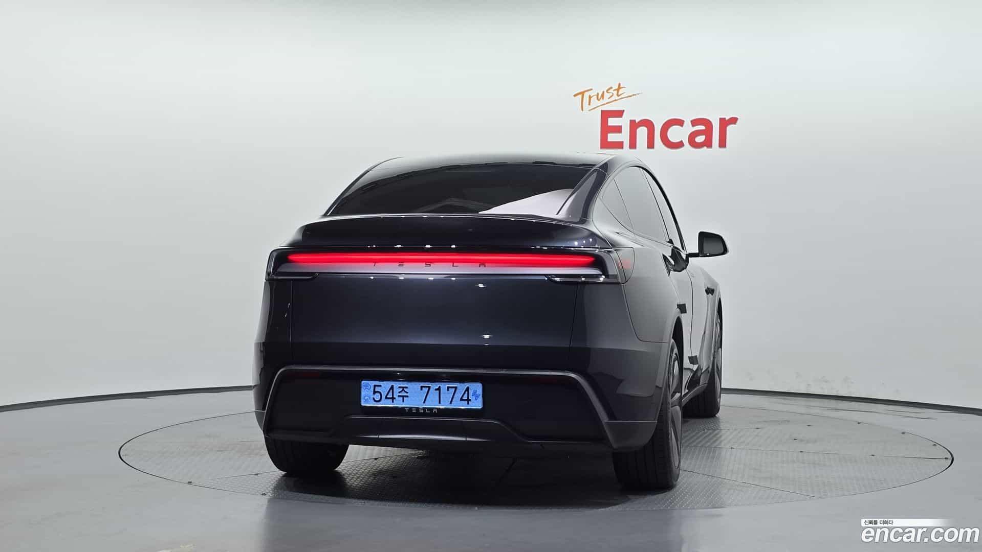 Model Y Tesla 2025.10-OUTER-004