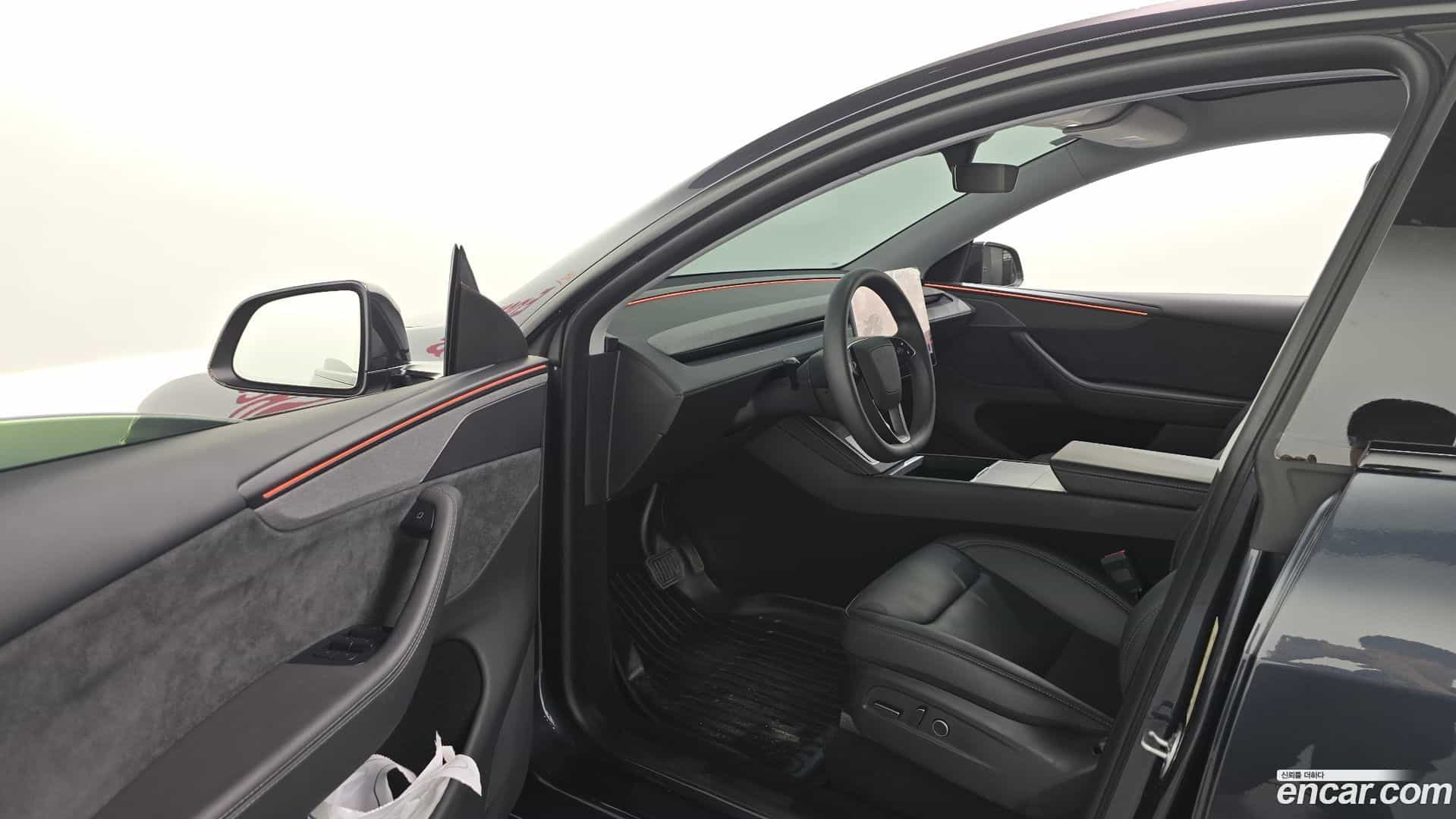 Model Y Tesla 2025.10-INNER-010