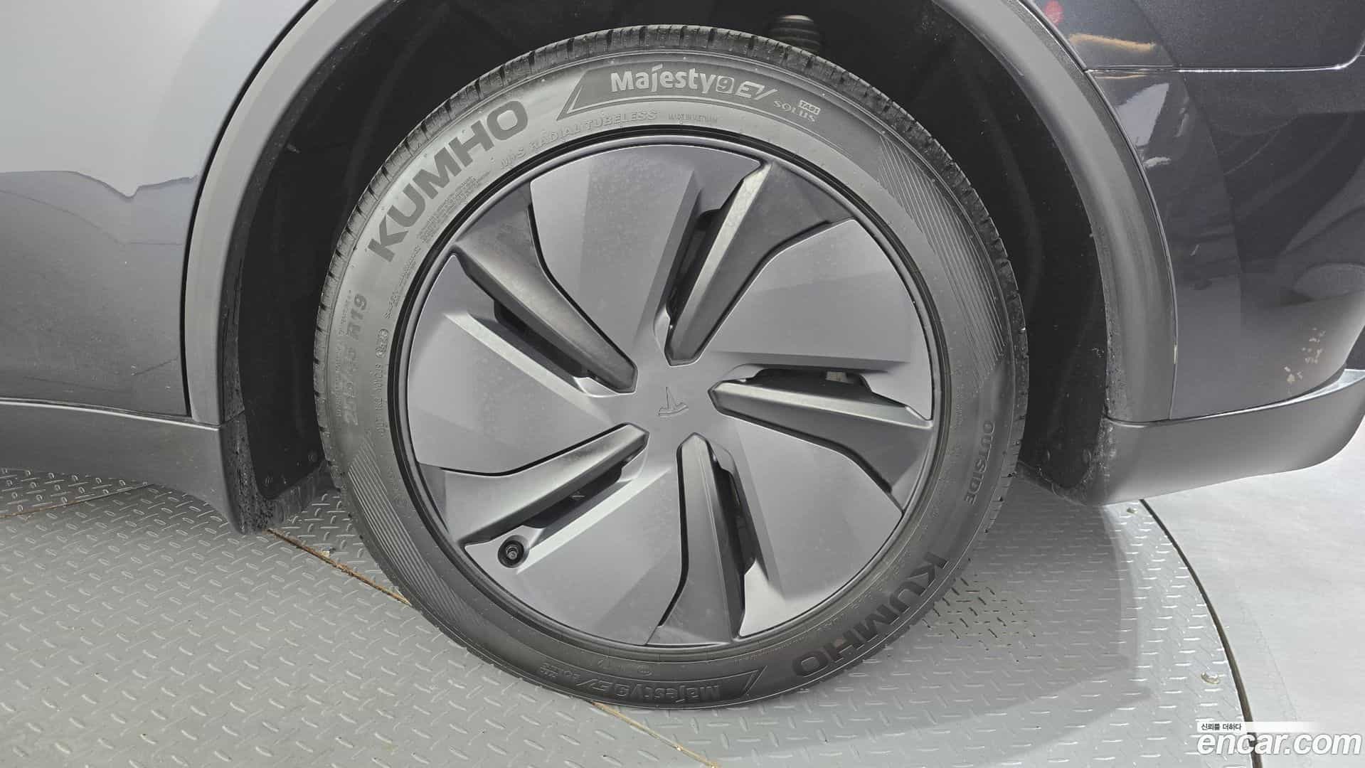 Model Y Tesla 2025.10-OUTER-031