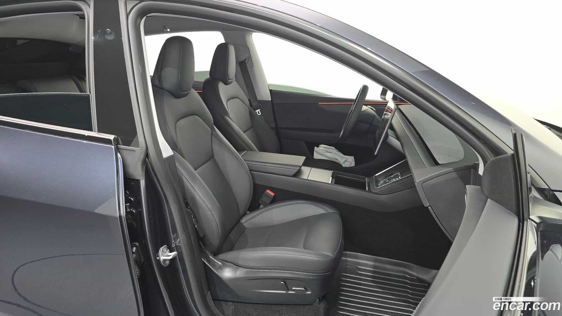 Model Y Tesla 2025.10-INNER-036