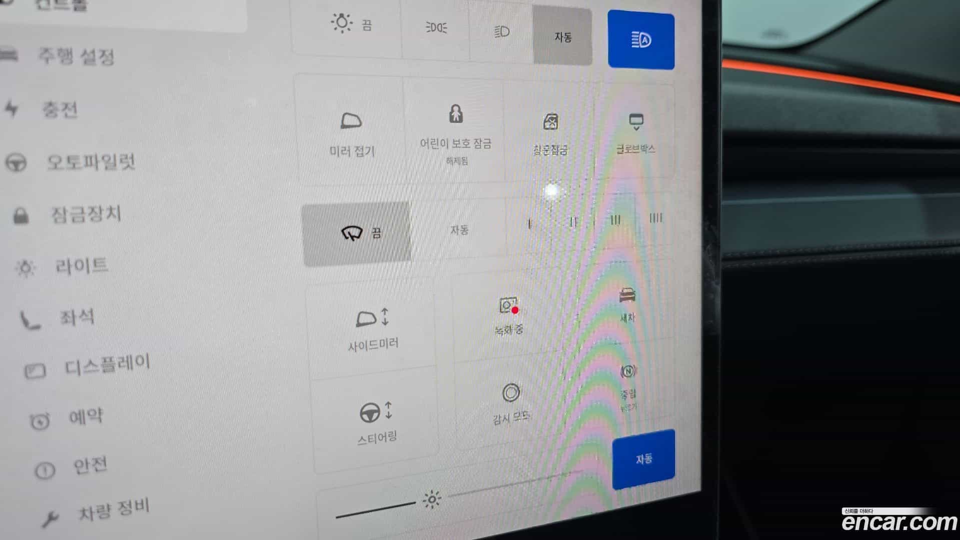 Model Y Tesla 2025.10-OPTION-044