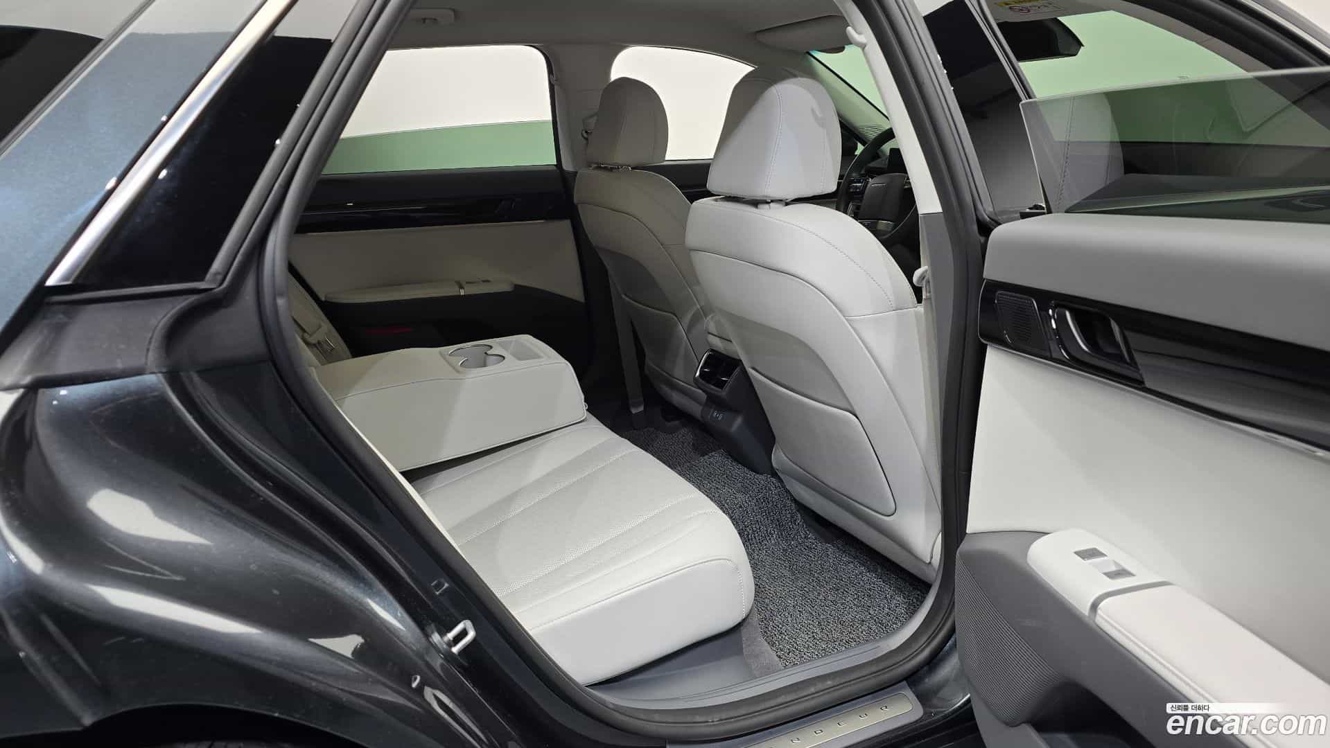 Grandeur Hyundai 2023.0-OPTION-015