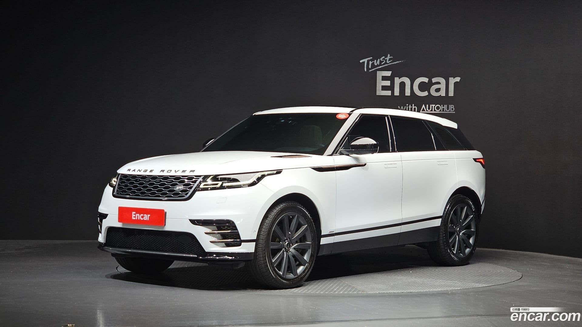 Main__Slider__Photo:Range Rover Velar Land Rover 2018.3-0