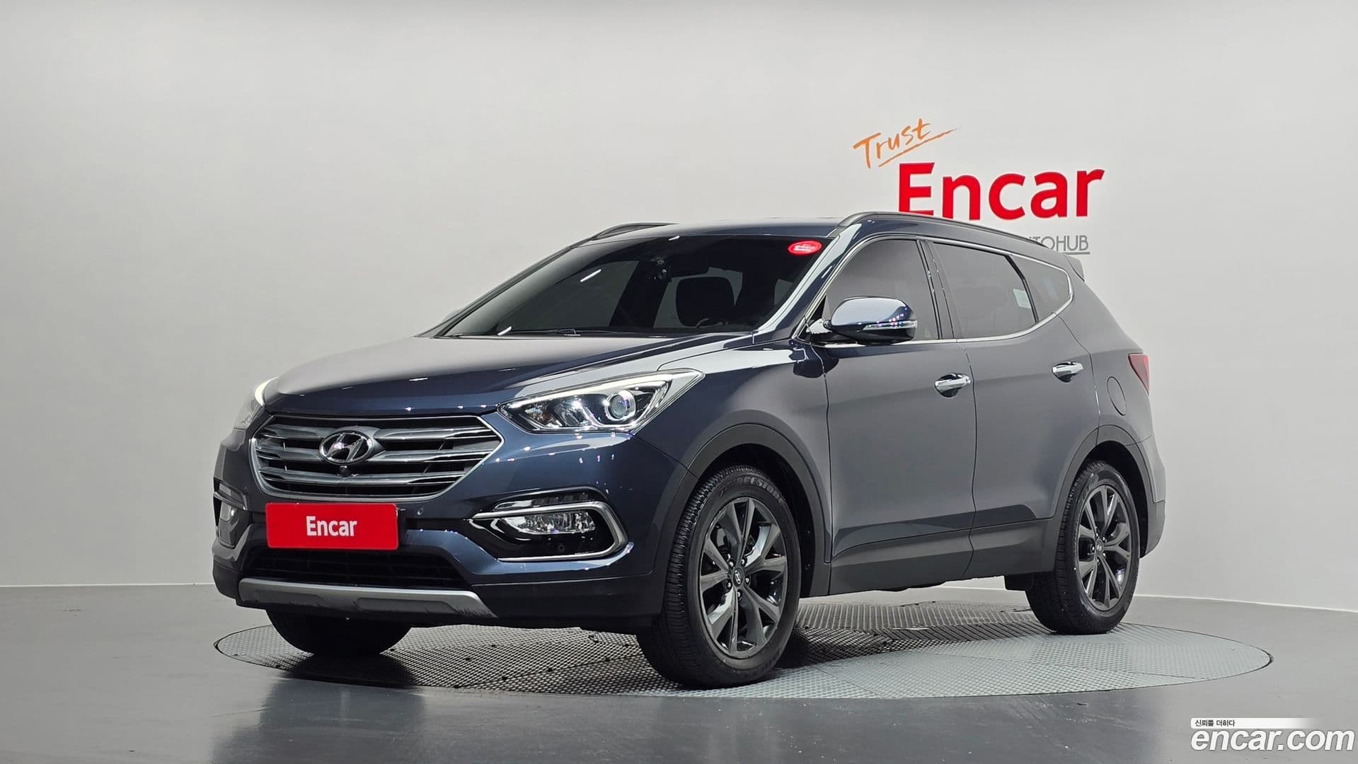 Main__Slider__Photo:Santafe Hyundai 2016.0-0