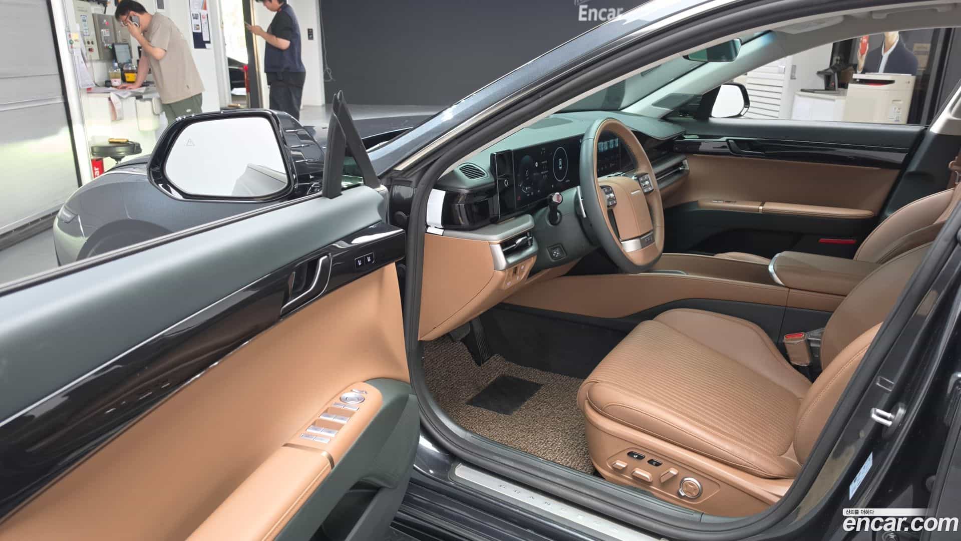 Grandeur Hyundai 2023.1-INNER-010