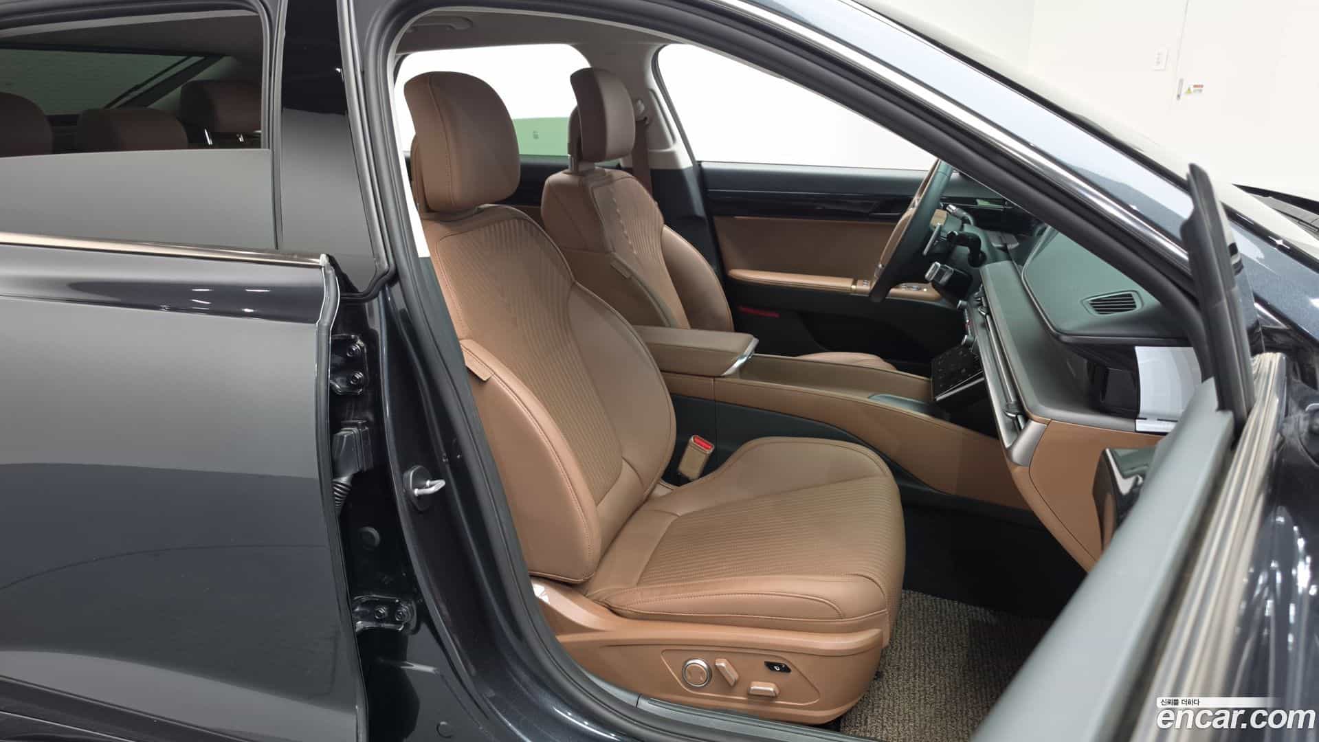 Grandeur Hyundai 2023.1-INNER-036