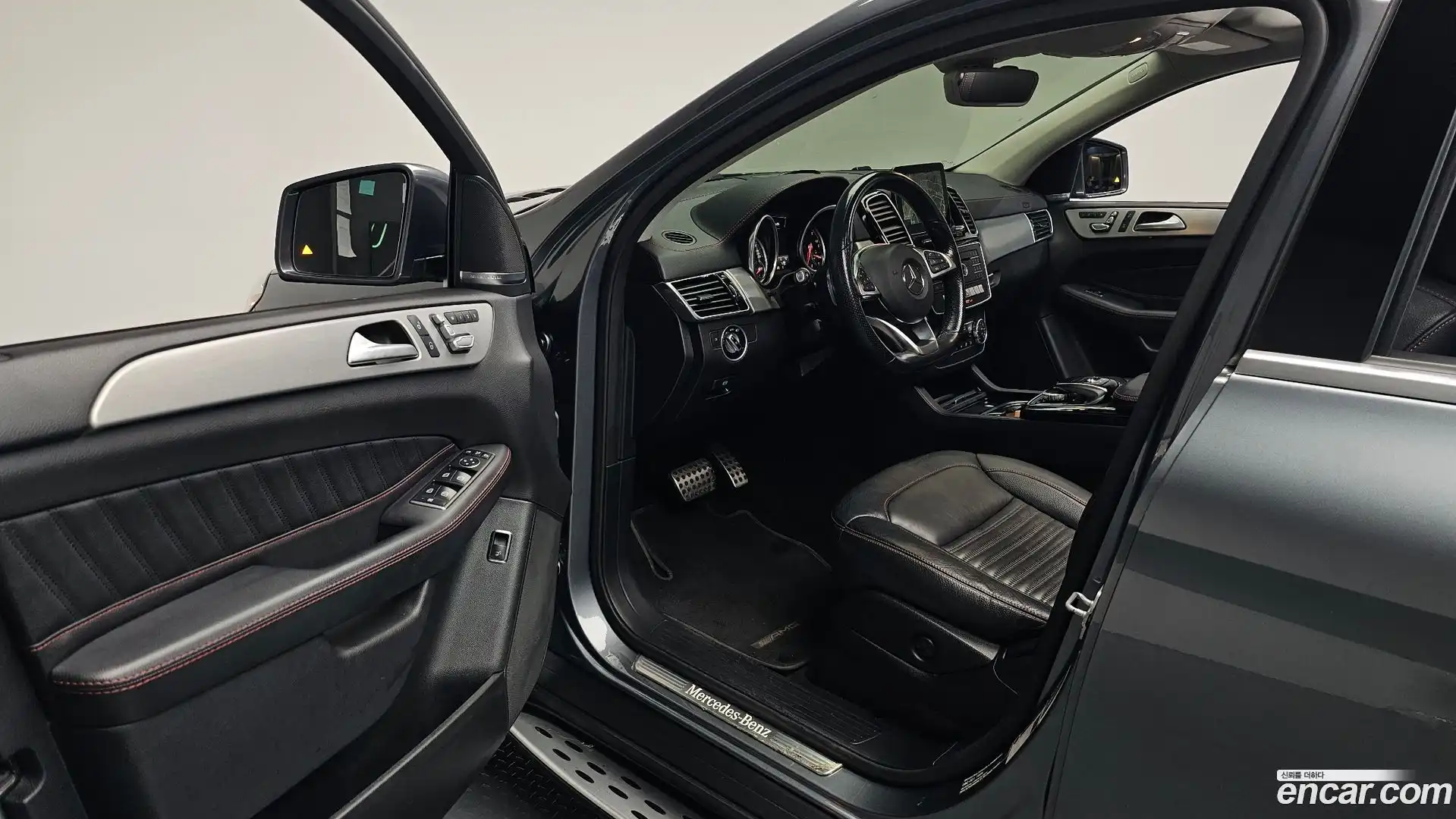 GLE-Class Mercedes-Benz 2017.4-INNER-010