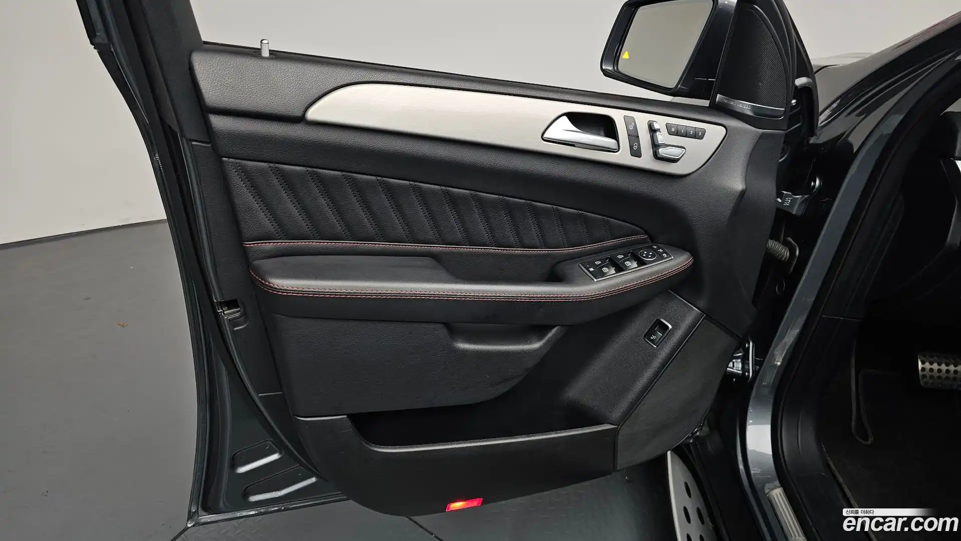 GLE-Class Mercedes-Benz 2017.4-INNER-034