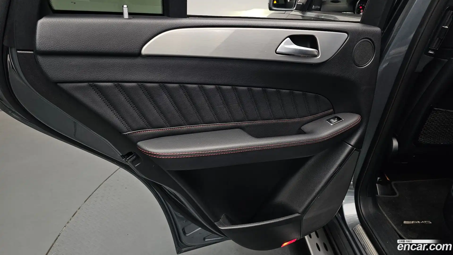 GLE-Class Mercedes-Benz 2017.4-INNER-035