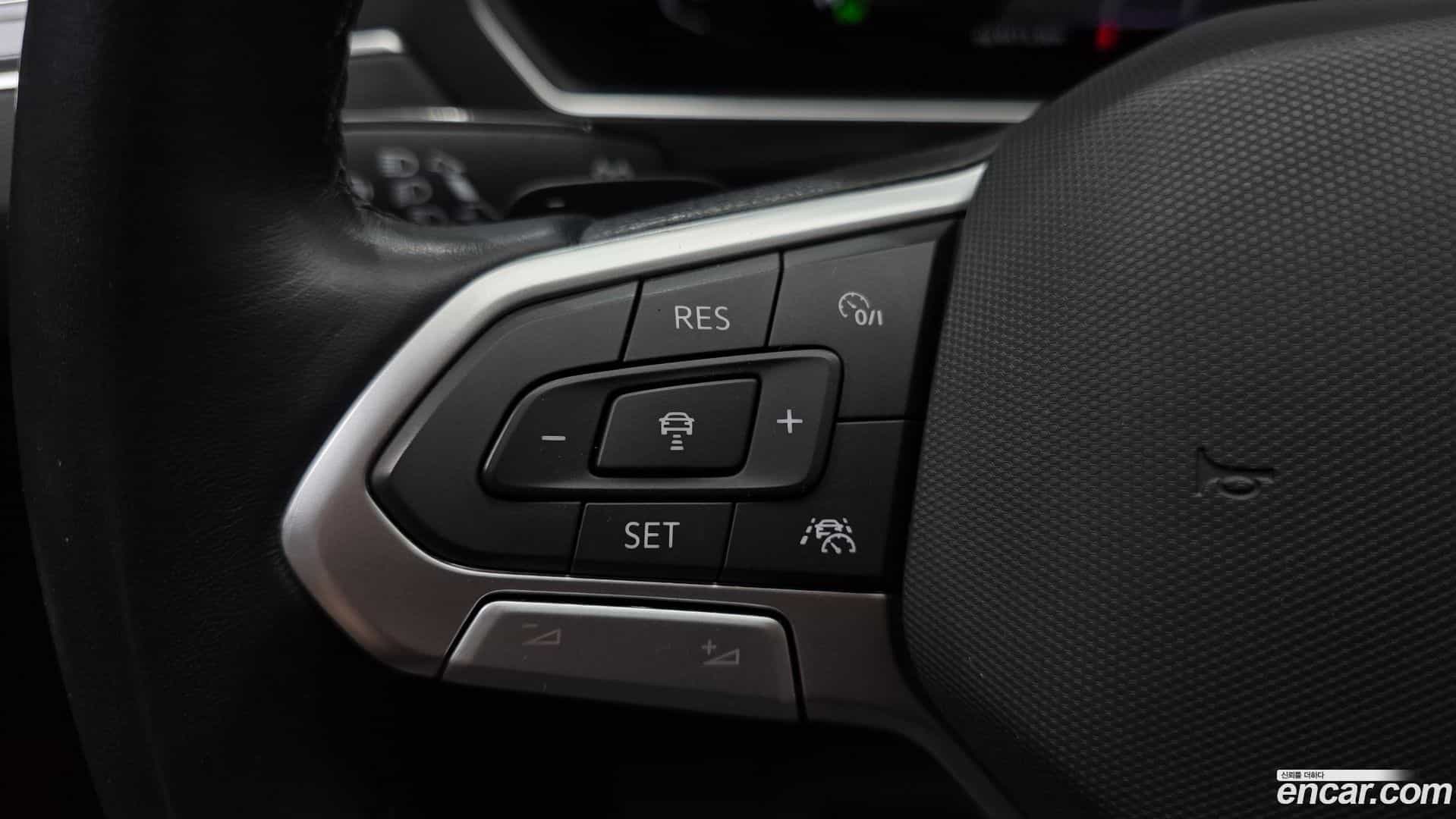 Tiguan Volkswagen 2022.10-OPTION-023