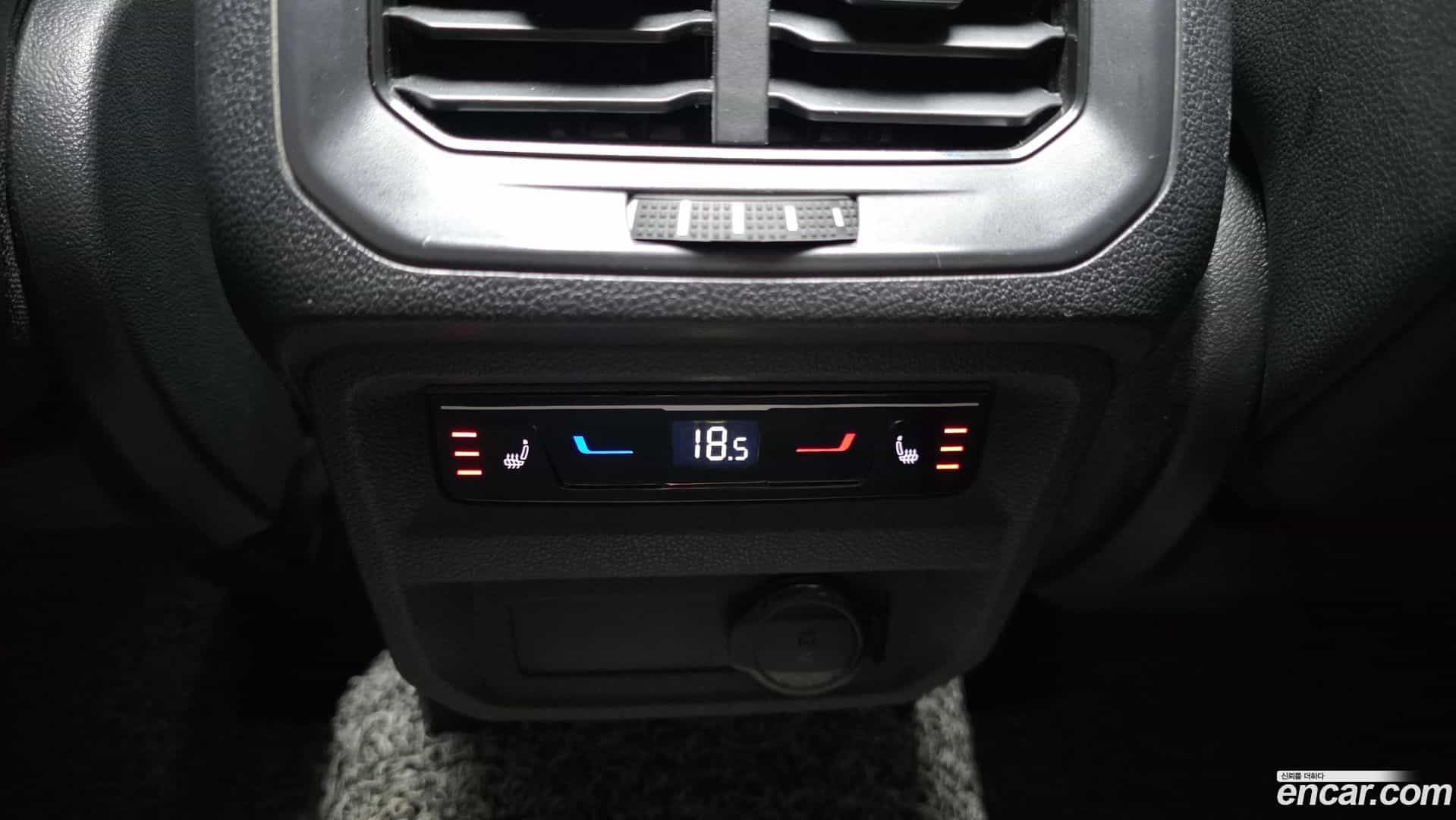 Tiguan Volkswagen 2022.10-OPTION-046