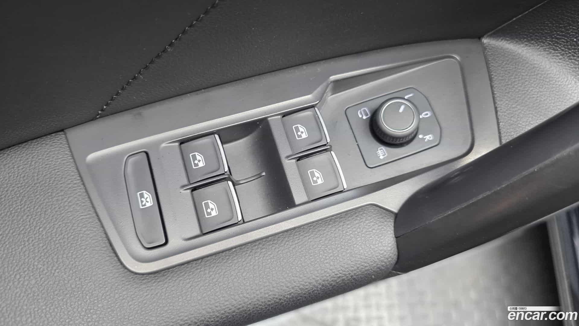 Tiguan Volkswagen 2022.10-OPTION-047