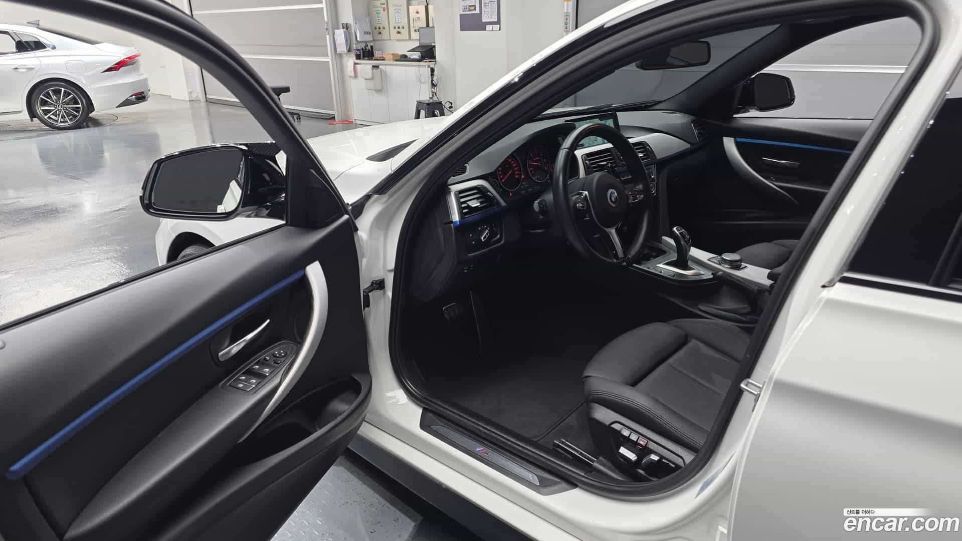 3-Series BMW 2017.5-INNER-010