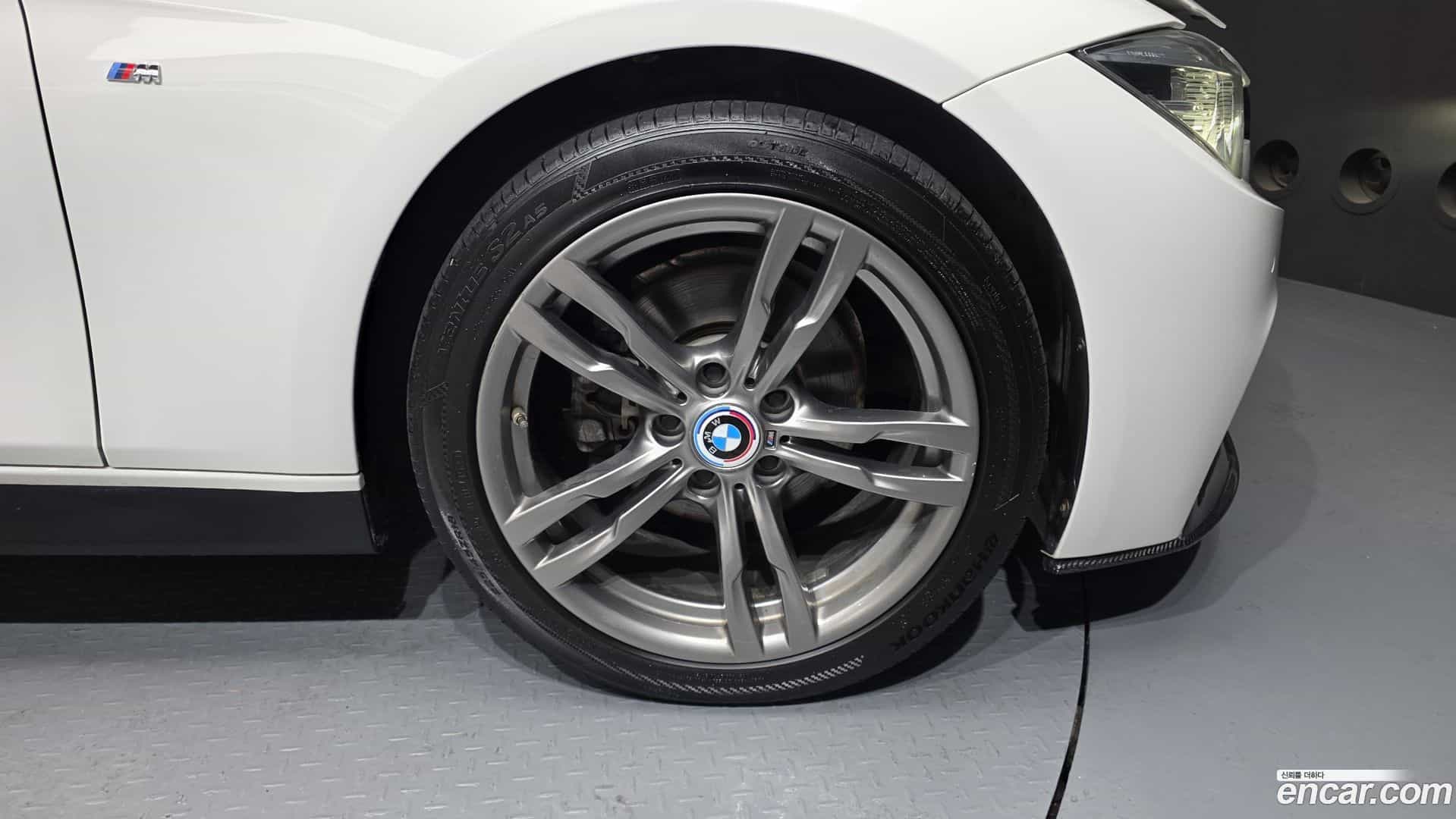 3-Series BMW 2017.5-OUTER-031