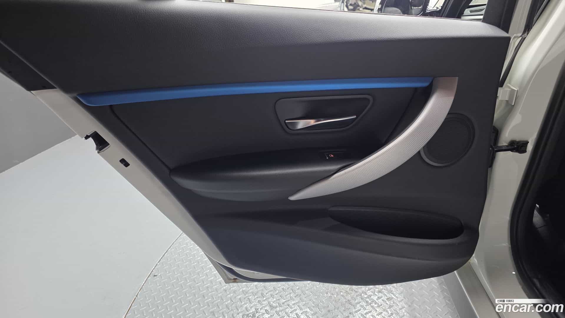 3-Series BMW 2017.5-INNER-035