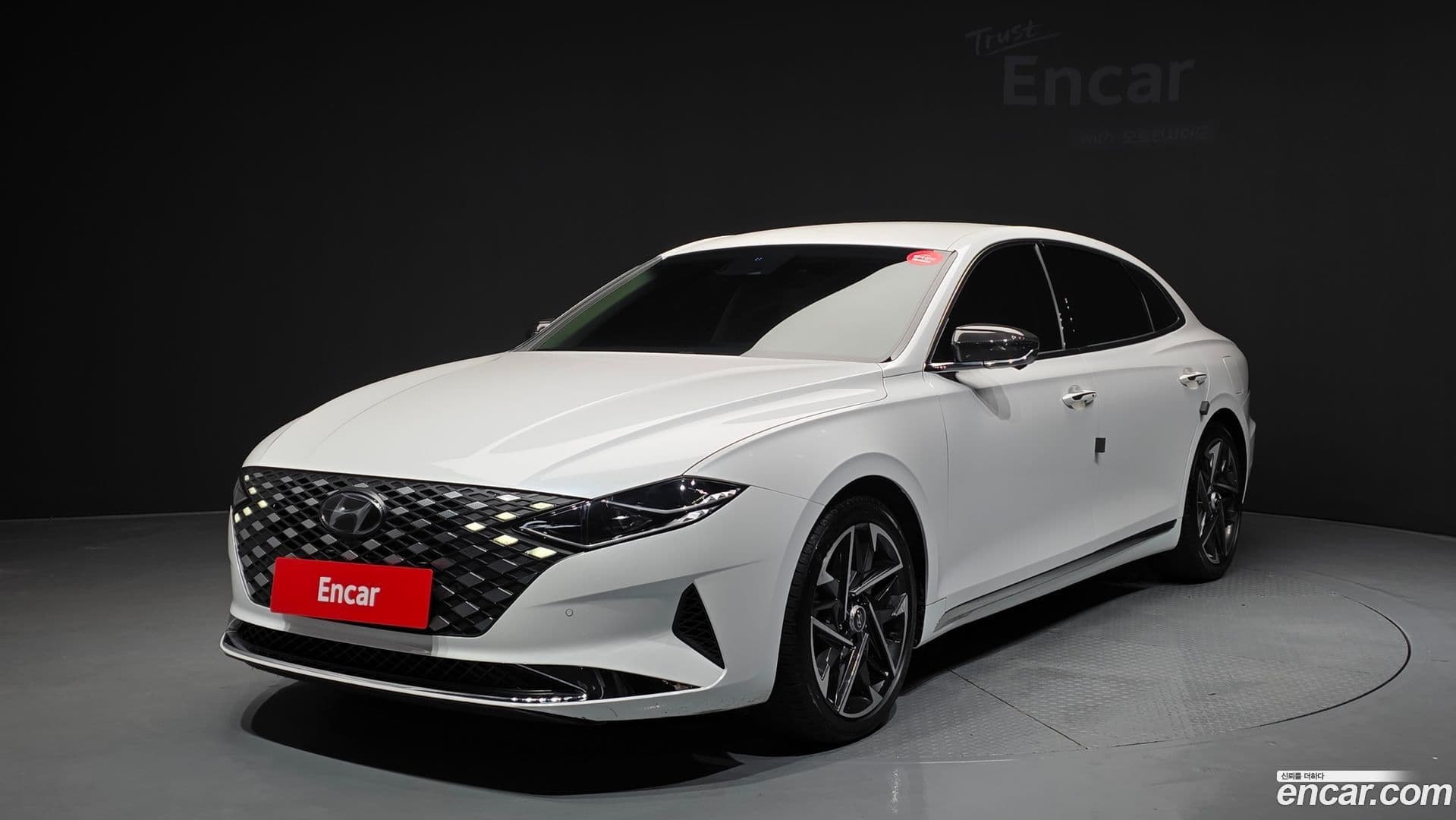 Main__Slider__Photo:Grandeur Hyundai 2022.4-0