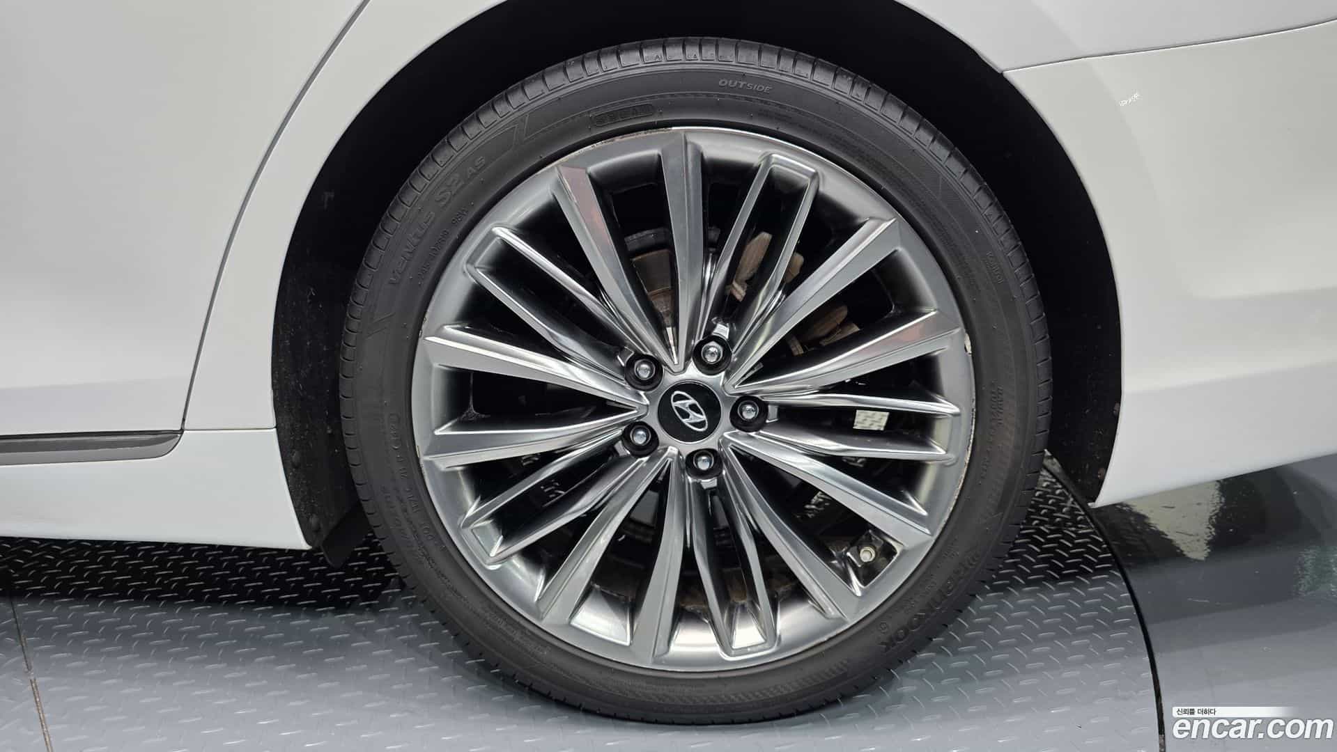 Grandeur Hyundai 2018.0-OUTER-031