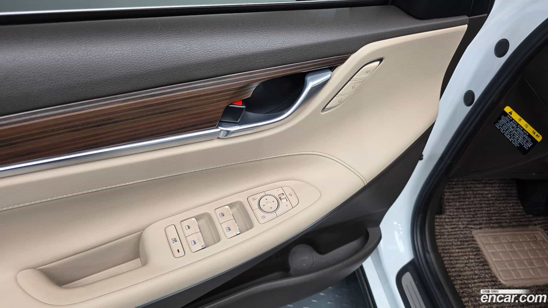 Grandeur Hyundai 2018.0-OPTION-040
