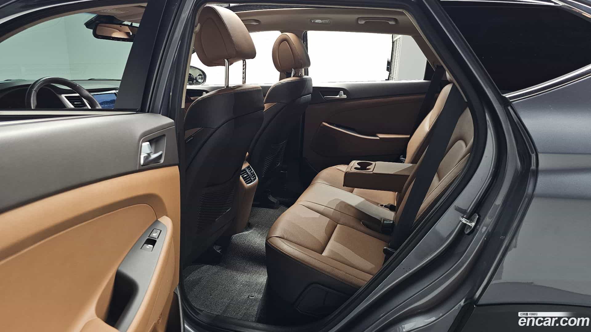 Tucson Hyundai 2016.8-OPTION-016