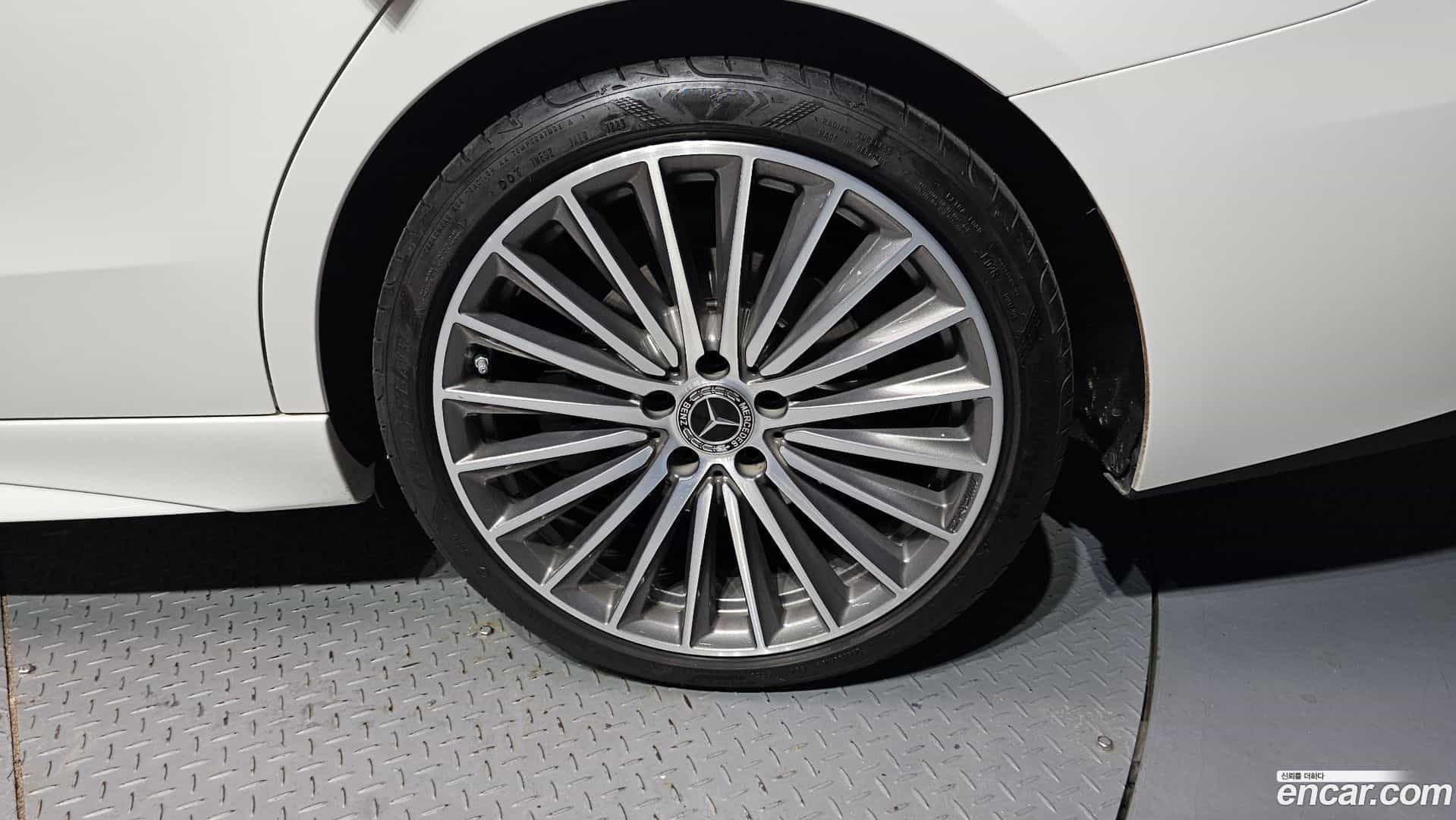 C-Class Mercedes-Benz 2023.4-OUTER-031