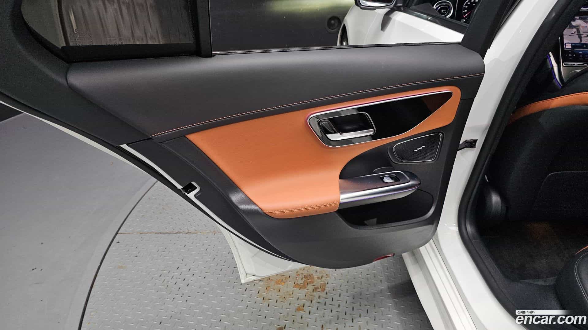 C-Class Mercedes-Benz 2023.4-INNER-035