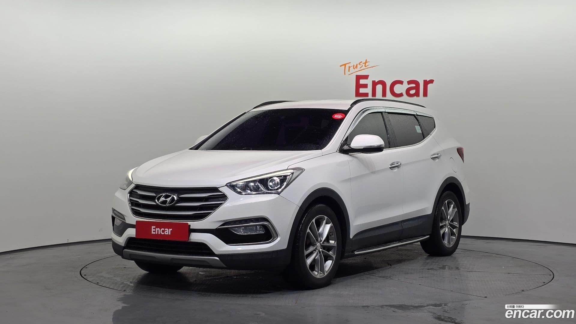 Main__Slider__Photo:Santafe Hyundai 2016.2-0