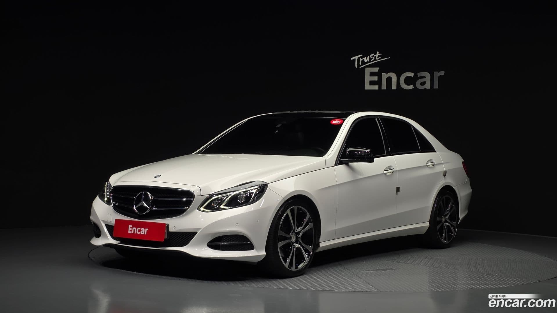 Main__Slider__Photo:E-Class Mercedes-Benz 2015.4-0