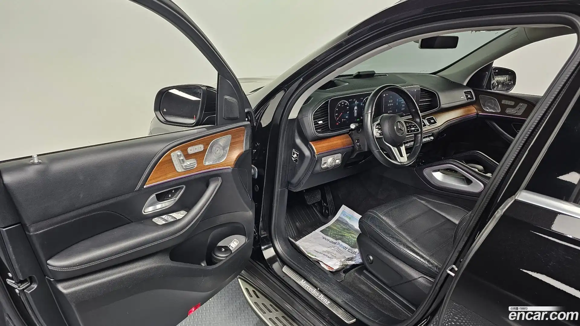 GLE-Class Mercedes-Benz 2020.10-INNER-010
