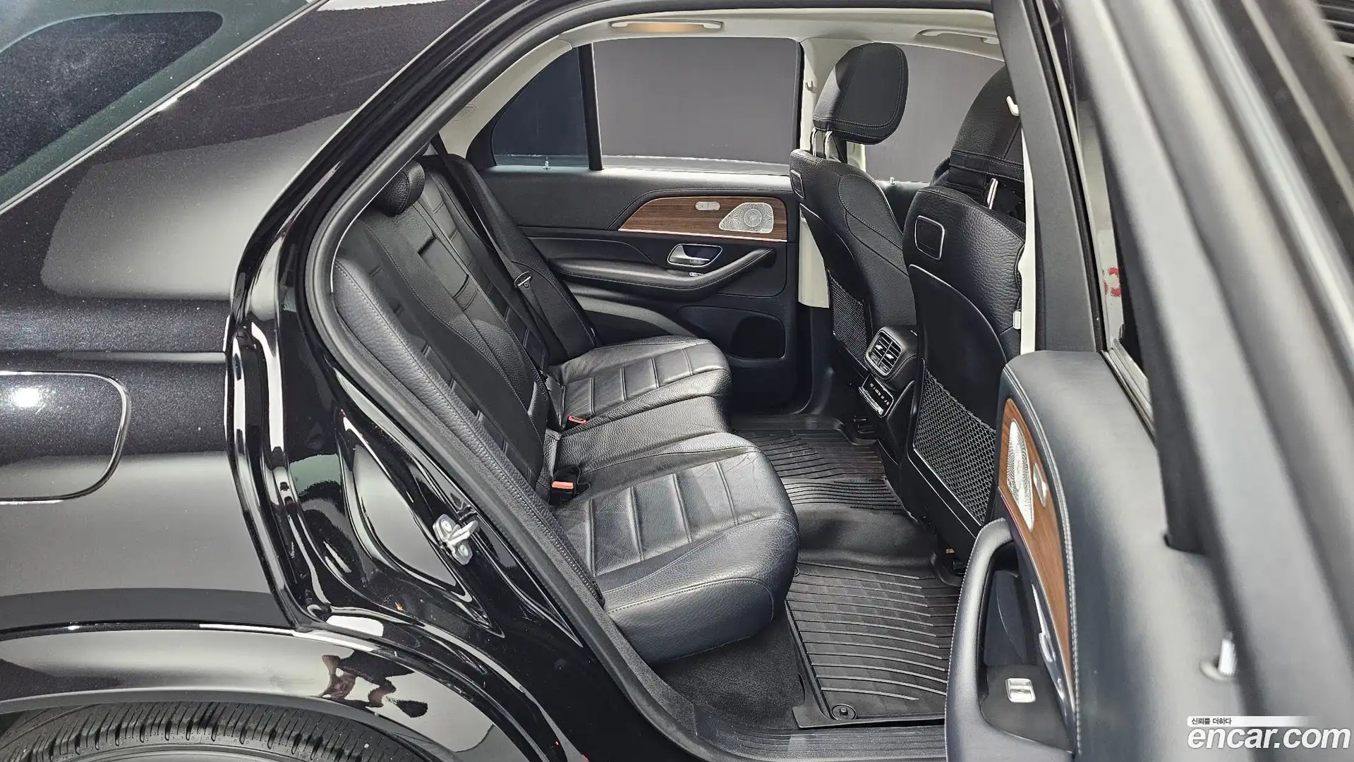 GLE-Class Mercedes-Benz 2020.10-OPTION-015