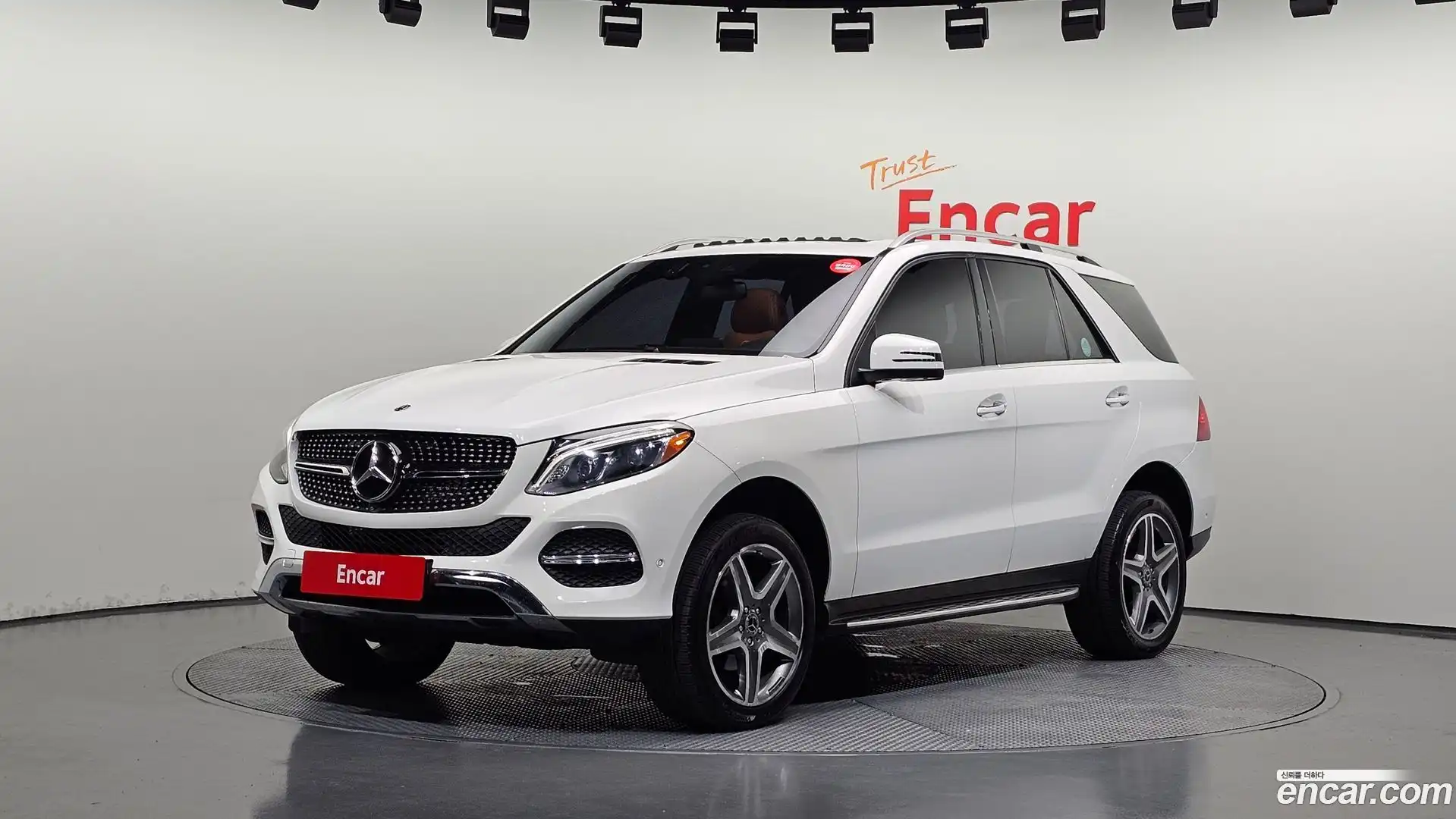 GLE-Class Mercedes-Benz 2018.9-OUTER-001