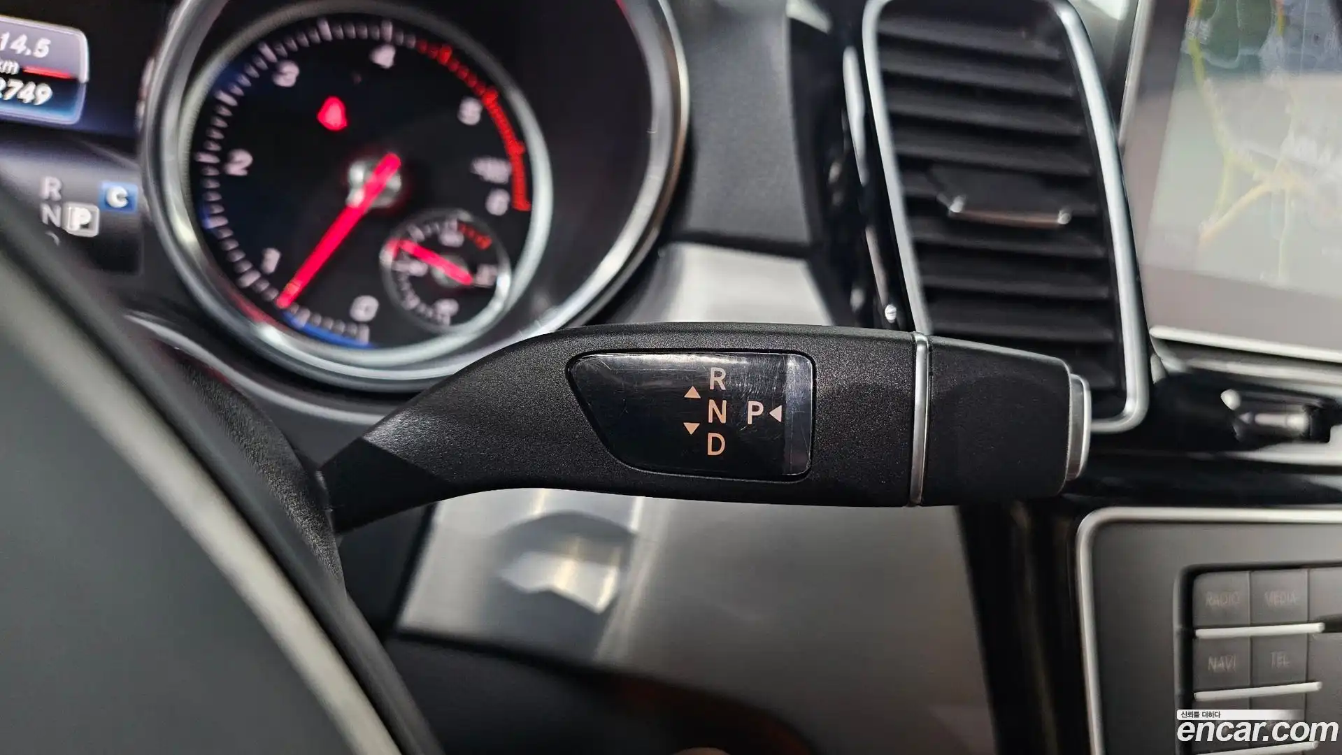 GLE-Class Mercedes-Benz 2018.9-INNER-009