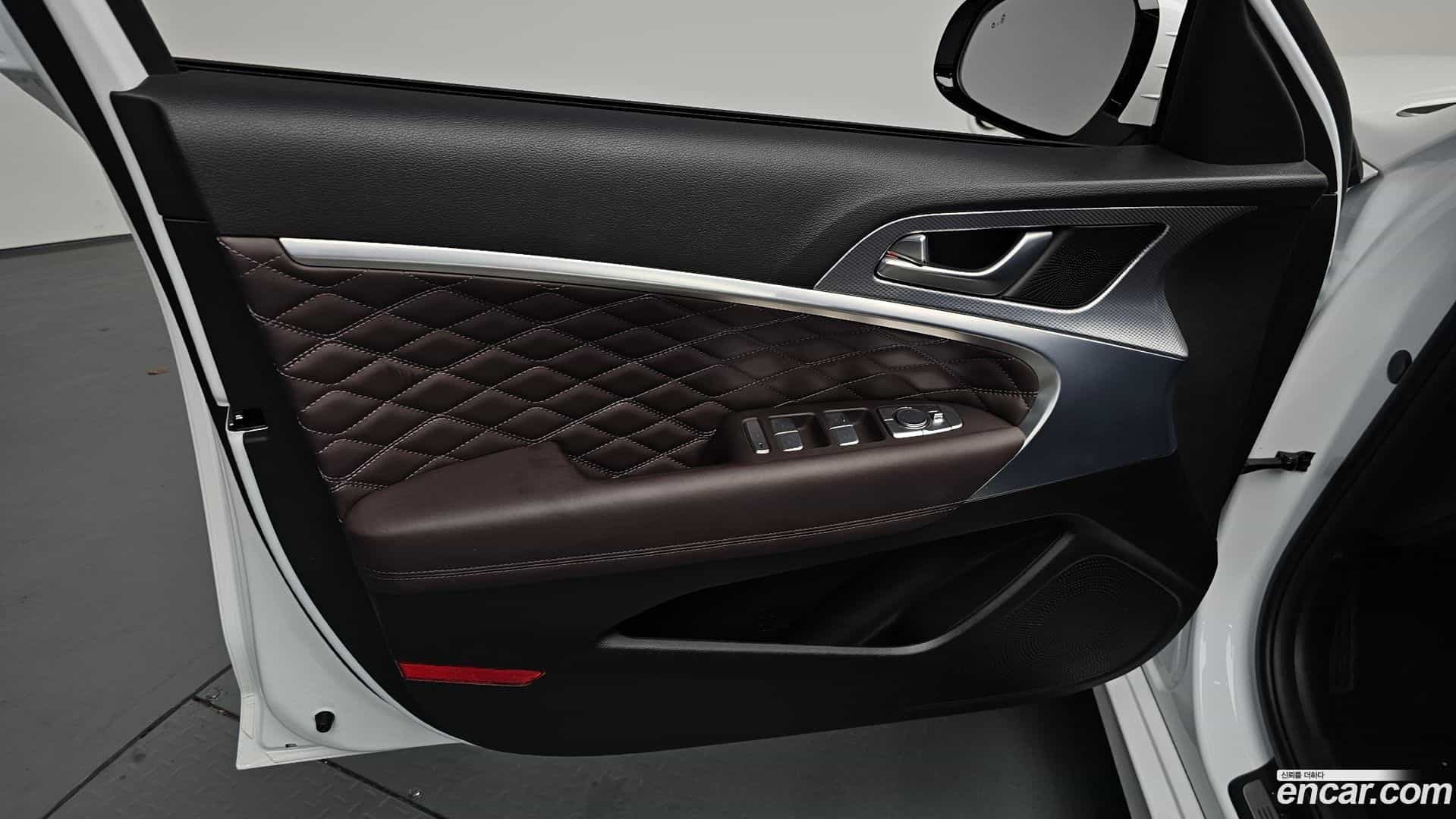 G70 Genesis 2022.4-INNER-034
