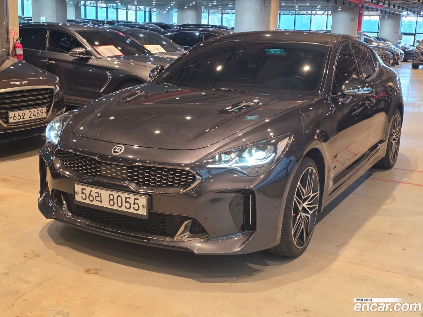 Main__Slider__Photo:Stinger Kia 2019.4-0