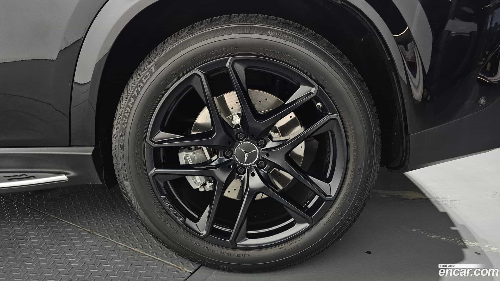 GLE-Class Mercedes-Benz 2022.8-OUTER-031