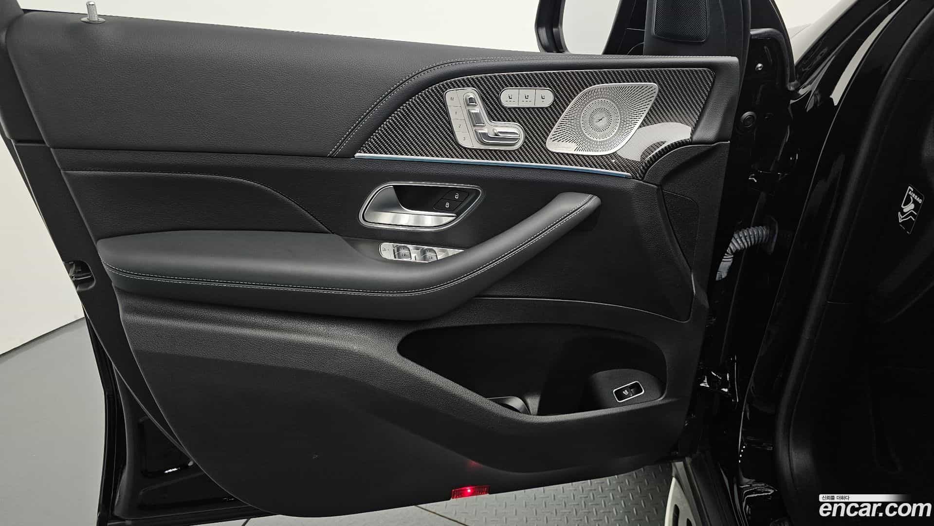 GLE-Class Mercedes-Benz 2022.8-INNER-034