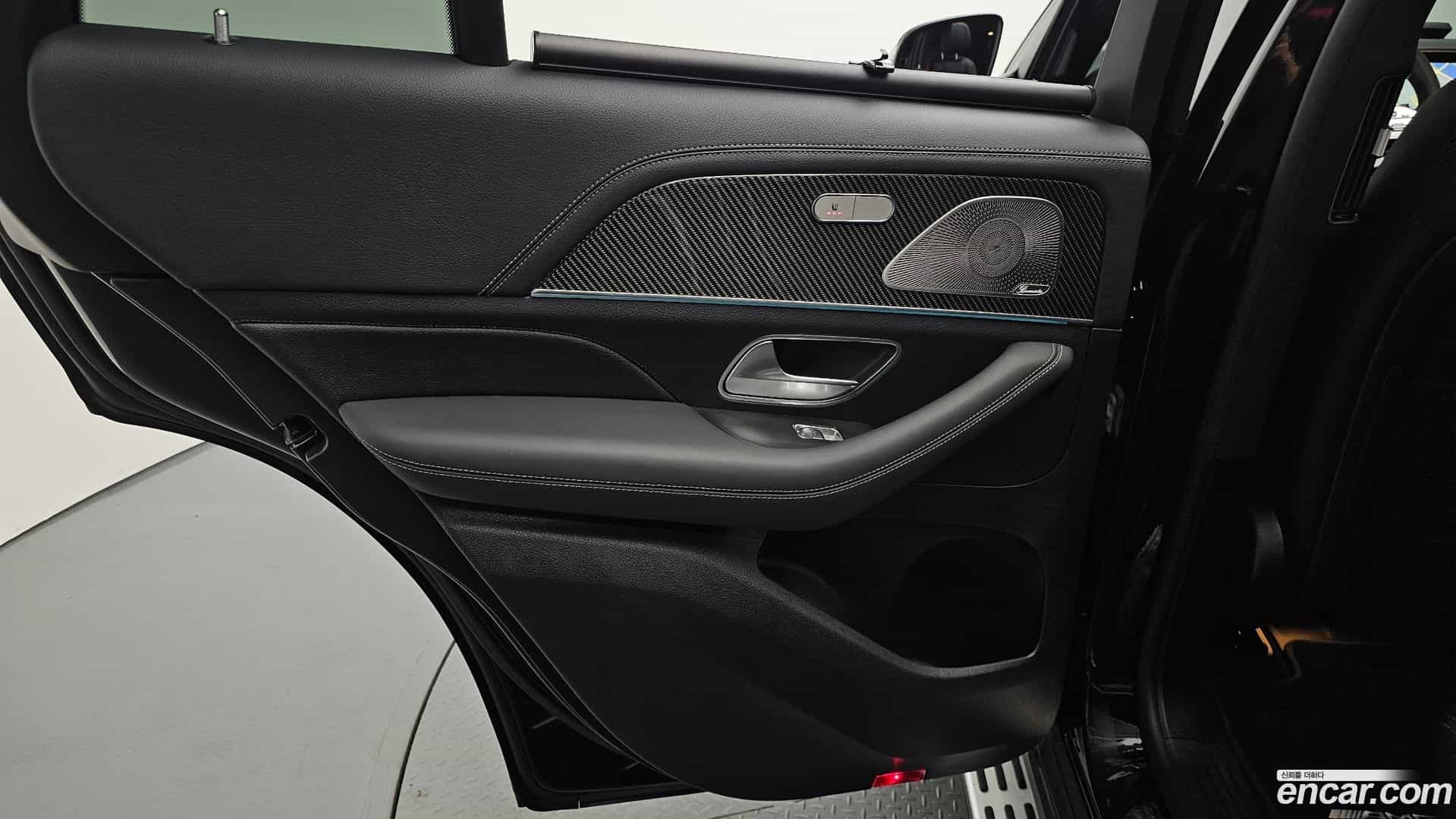 GLE-Class Mercedes-Benz 2022.8-INNER-035
