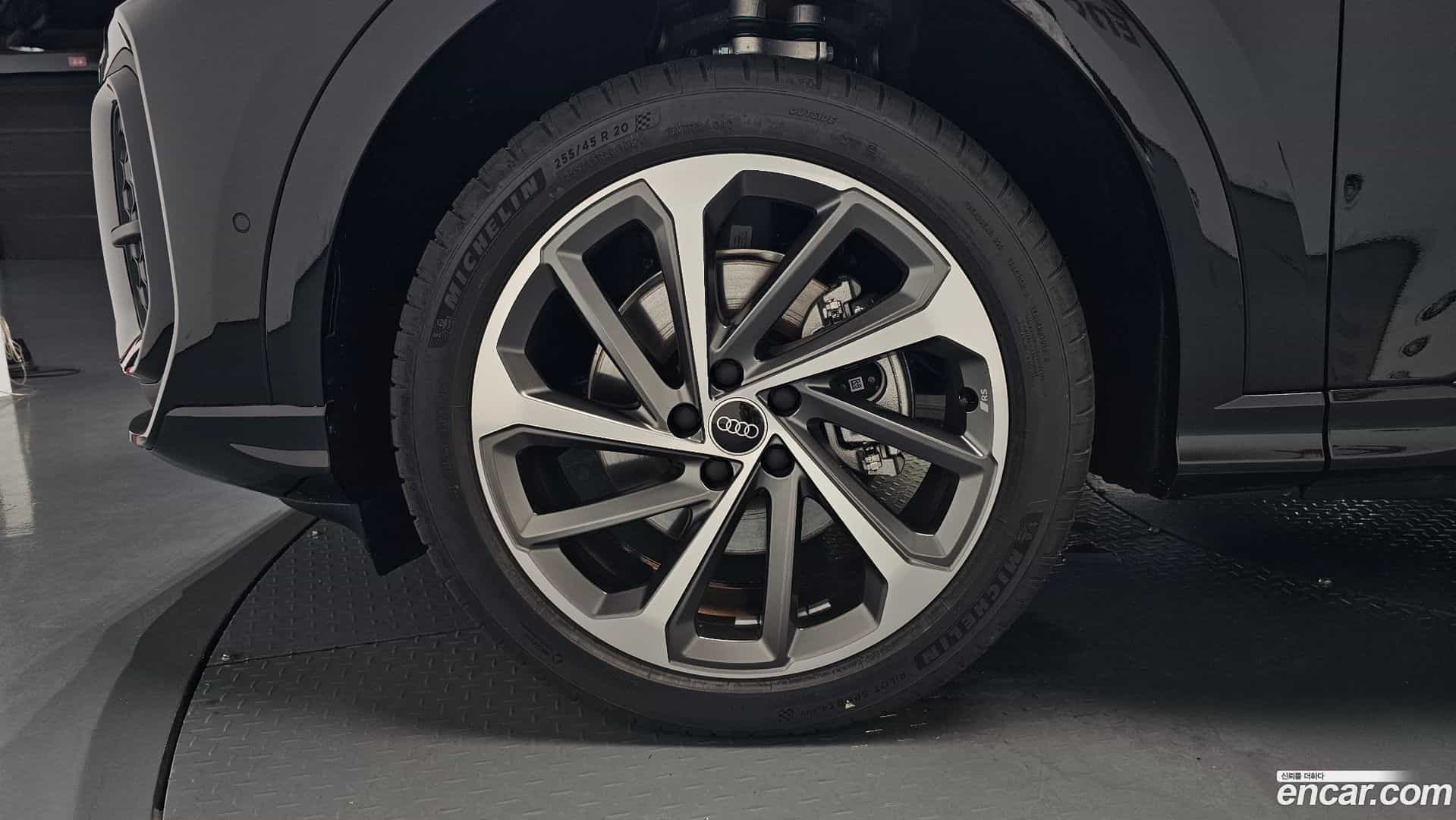 Q5 Audi 2025.11-OUTER-005