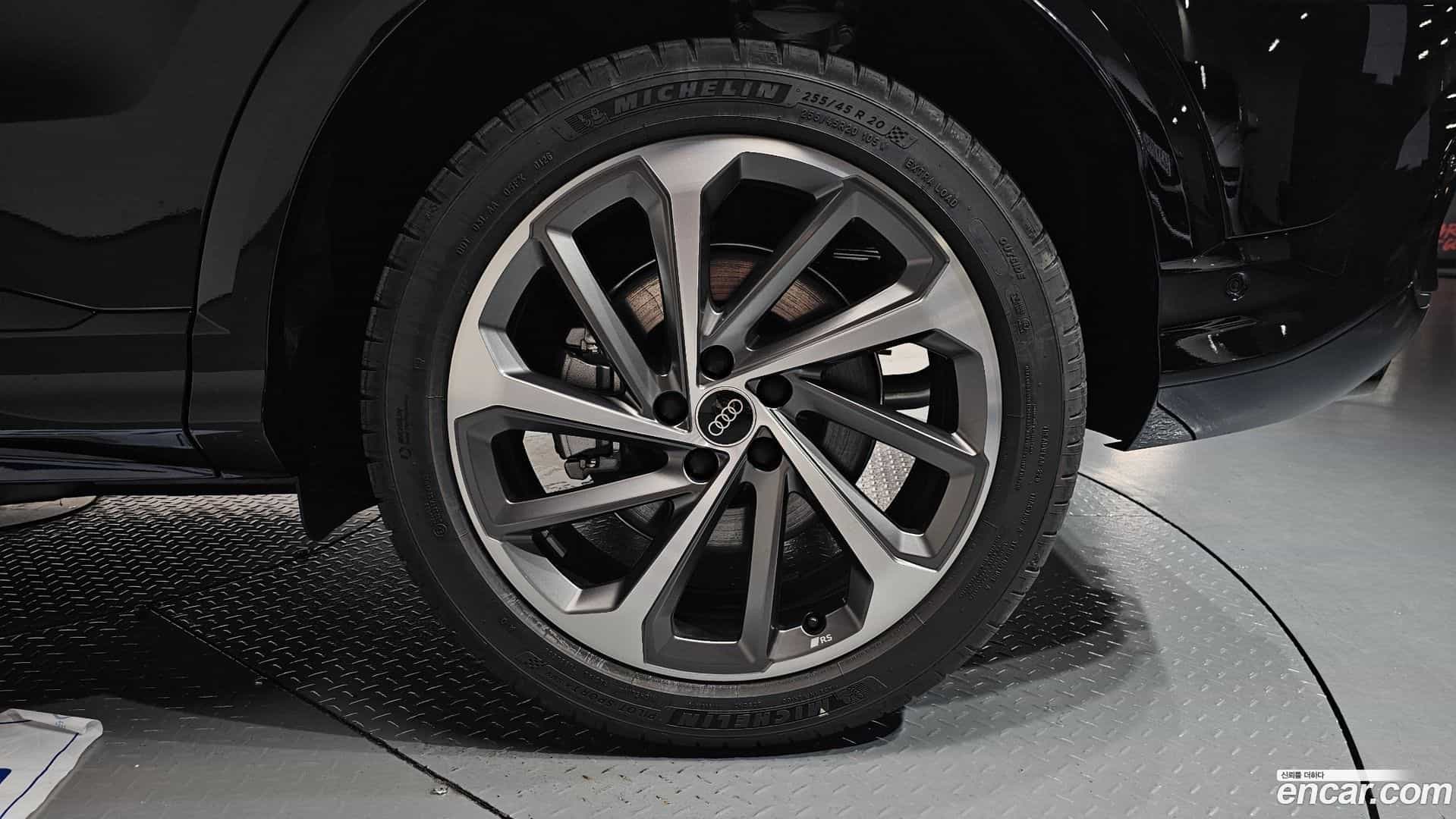 Q5 Audi 2025.11-OUTER-031