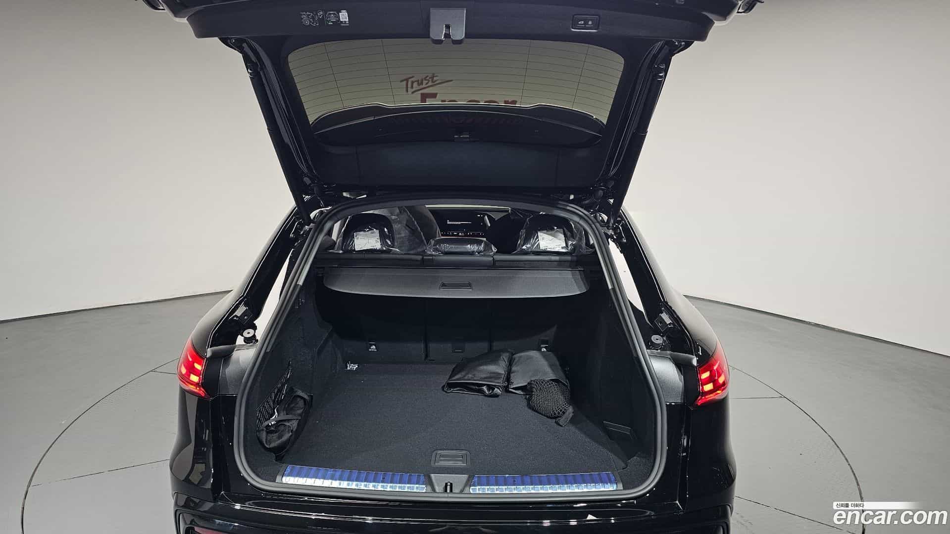 Q5 Audi 2025.11-OPTION-024
