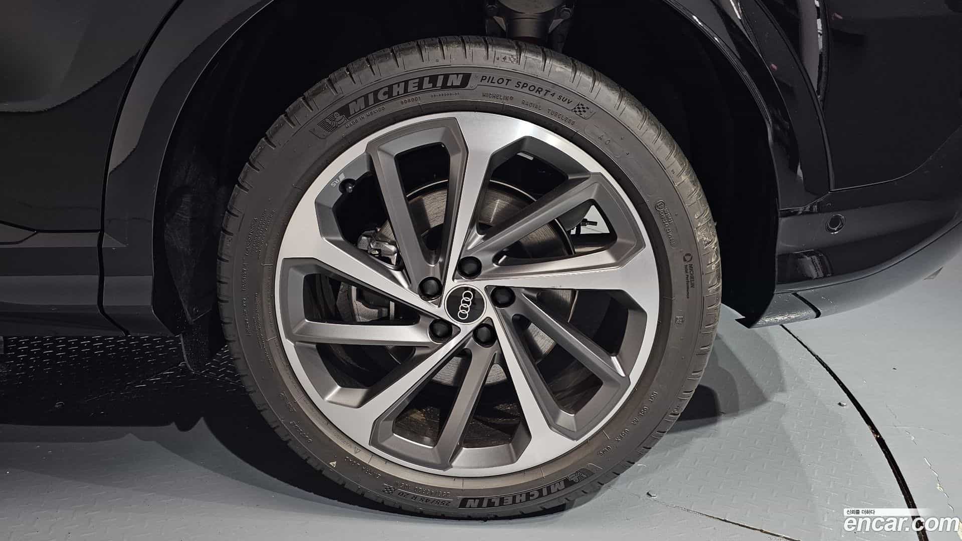 Q5 Audi 2025.11-OUTER-031
