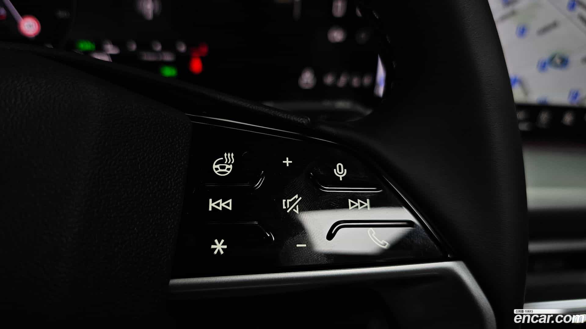 Q5 Audi 2025.11-OPTION-045