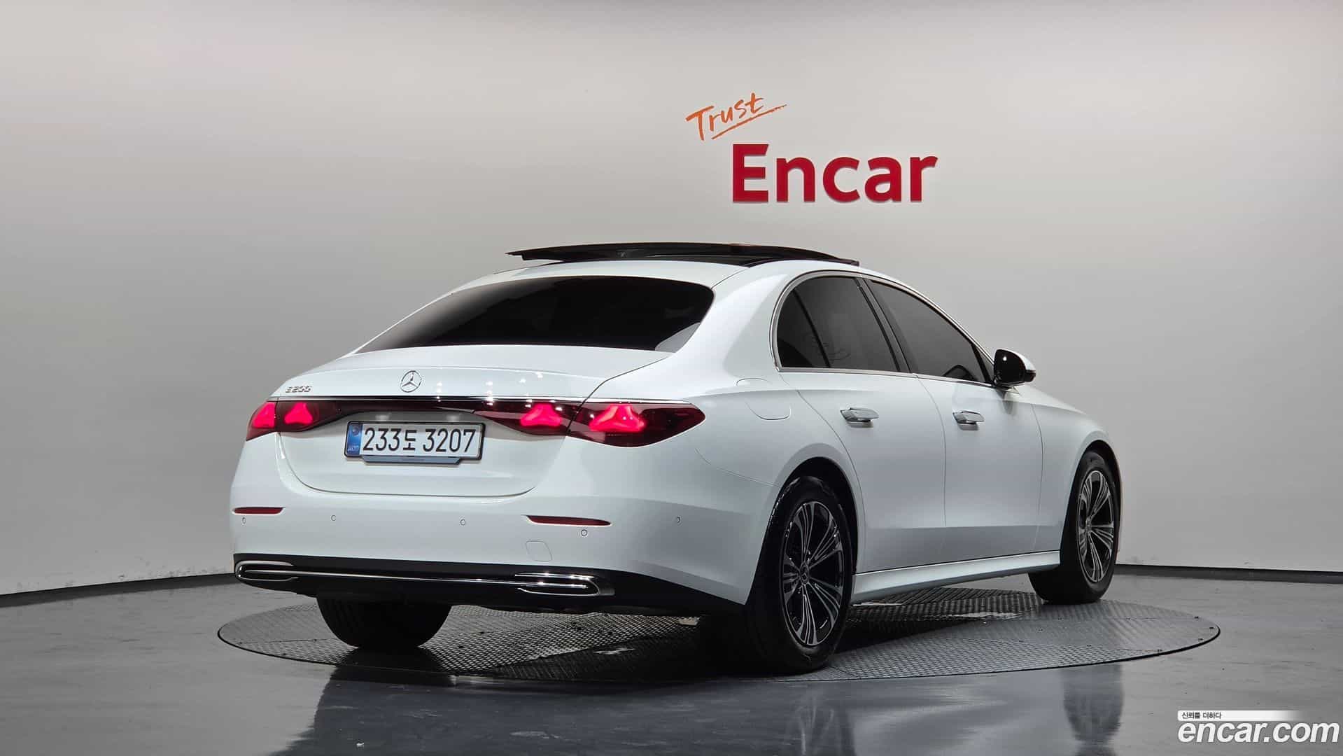 E-Class Mercedes-Benz 2025.3-OUTER-002