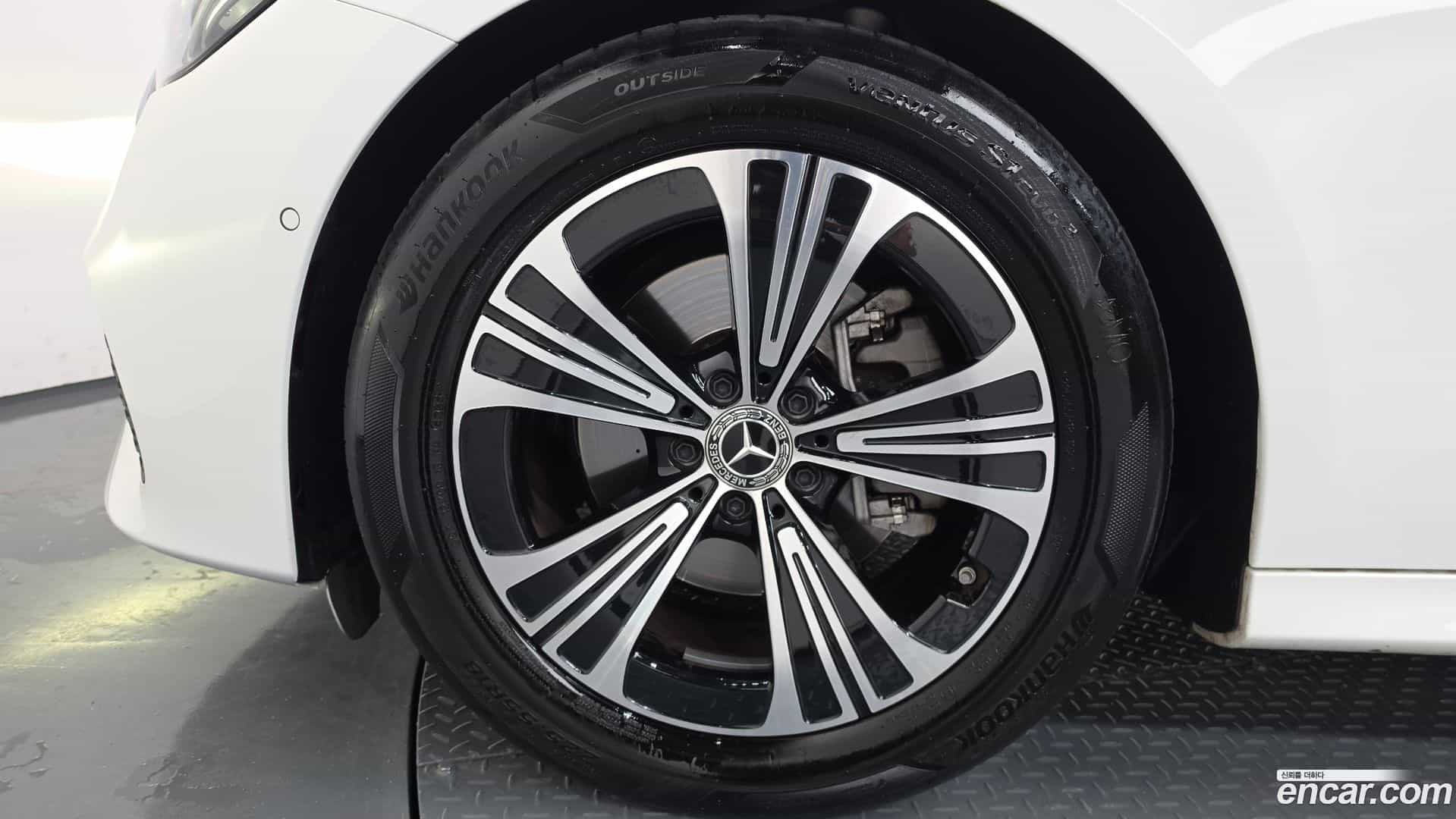 E-Class Mercedes-Benz 2025.3-OUTER-005