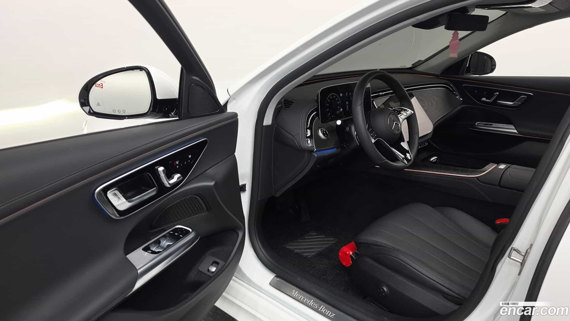 E-Class Mercedes-Benz 2025.3-INNER-010