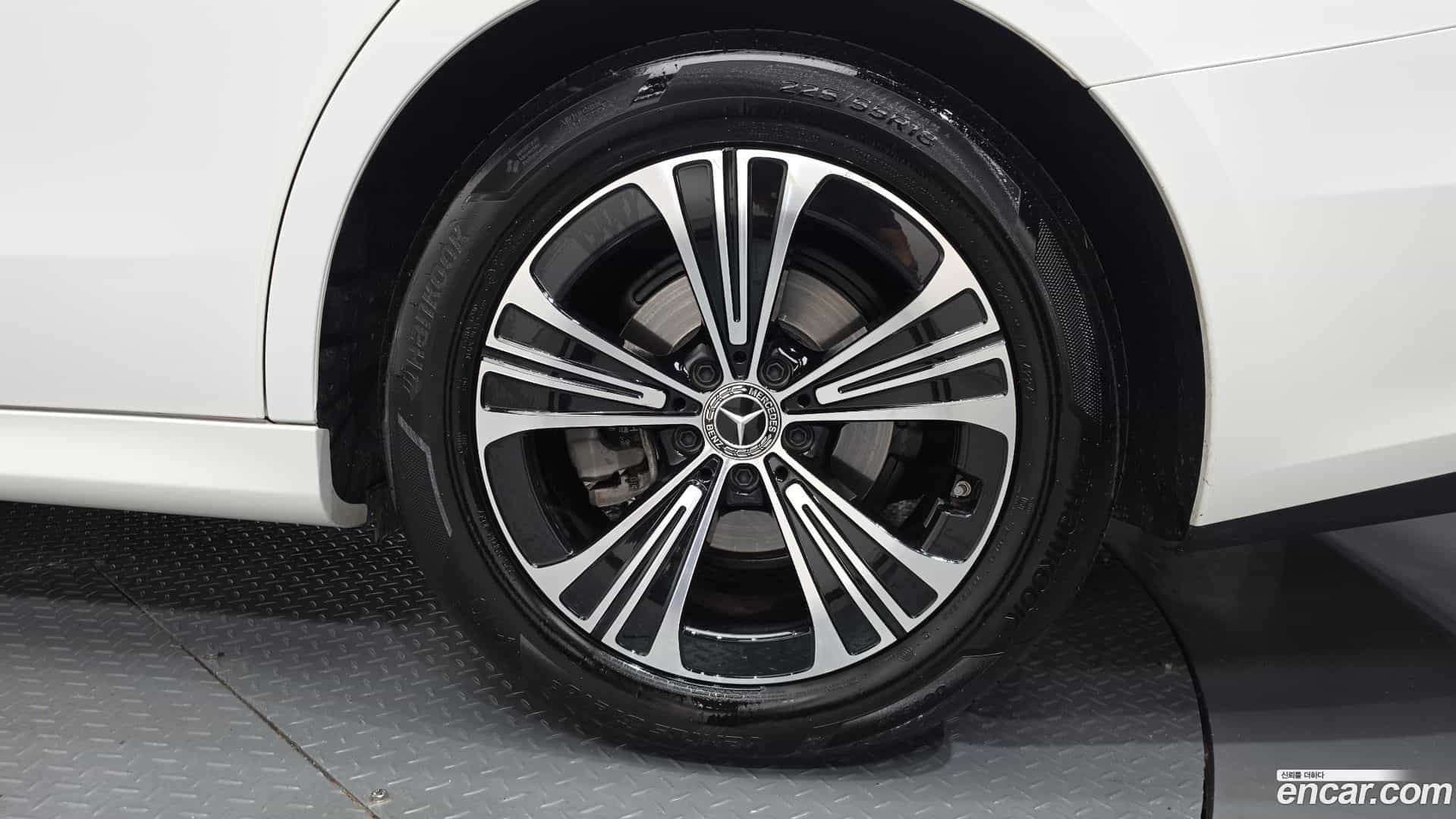 E-Class Mercedes-Benz 2025.3-OUTER-031