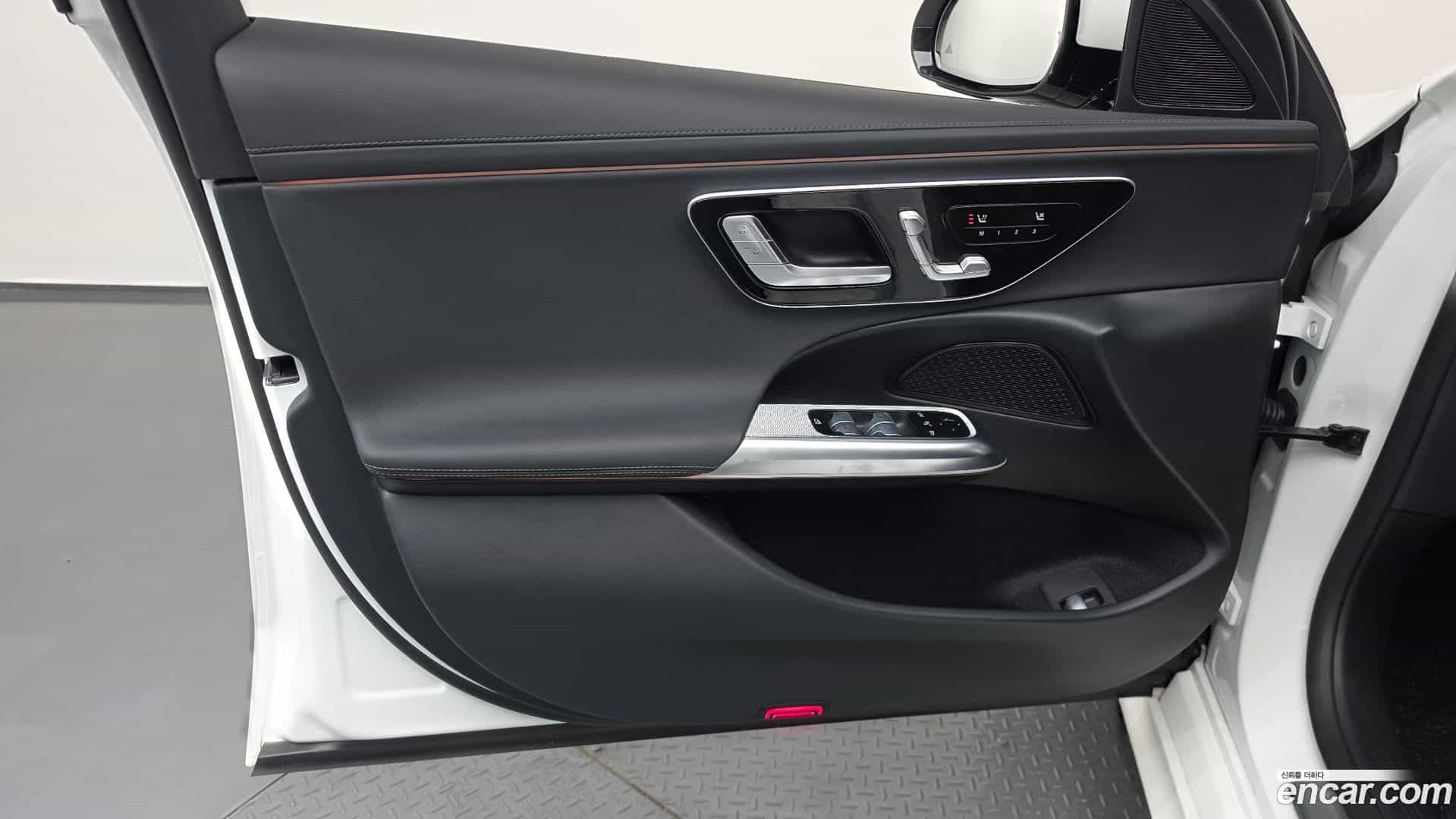 E-Class Mercedes-Benz 2025.3-INNER-034