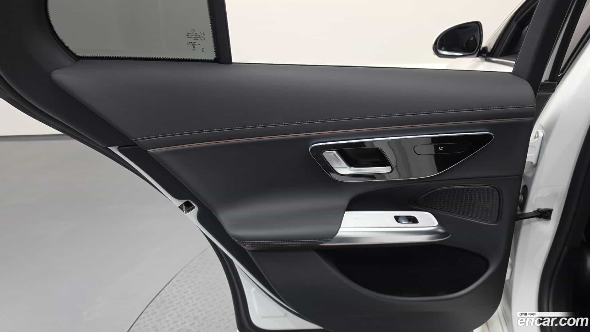 E-Class Mercedes-Benz 2025.3-INNER-035