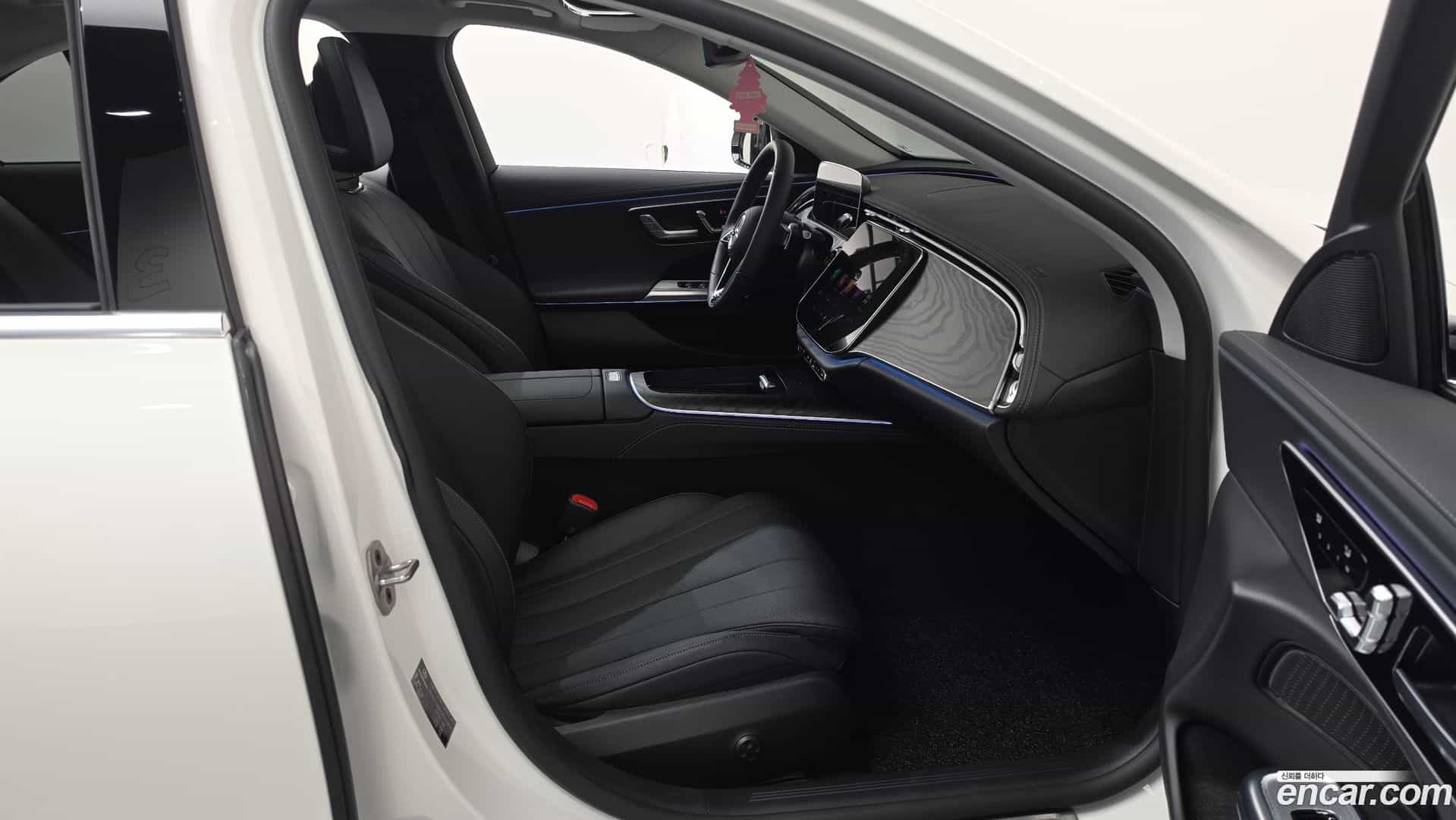 E-Class Mercedes-Benz 2025.3-INNER-036