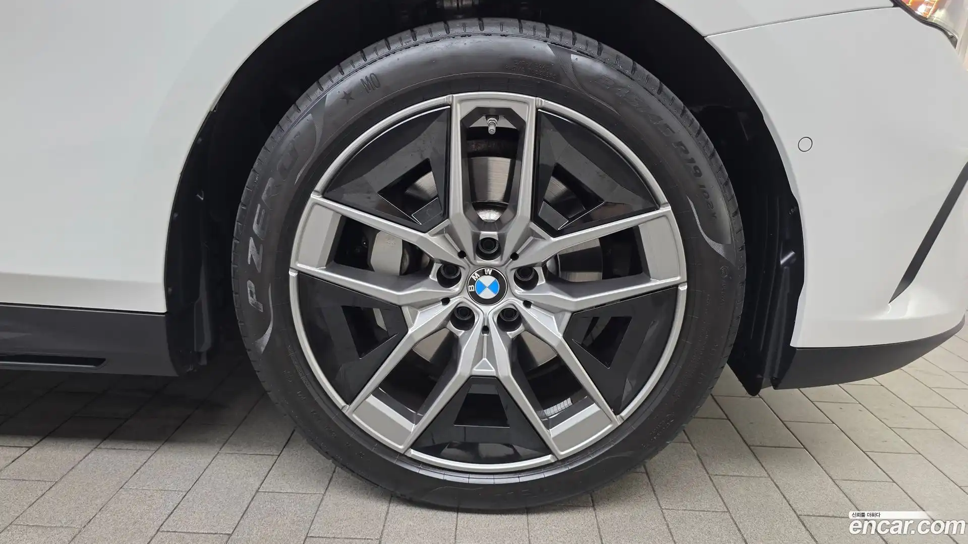 5-Series BMW 2023.9-OUTER-031