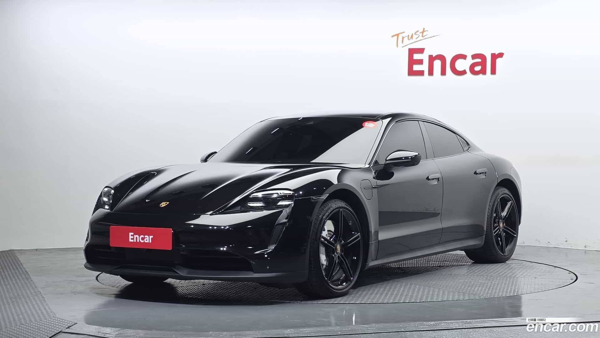 Taycan Porsche 2021.10-OUTER-001